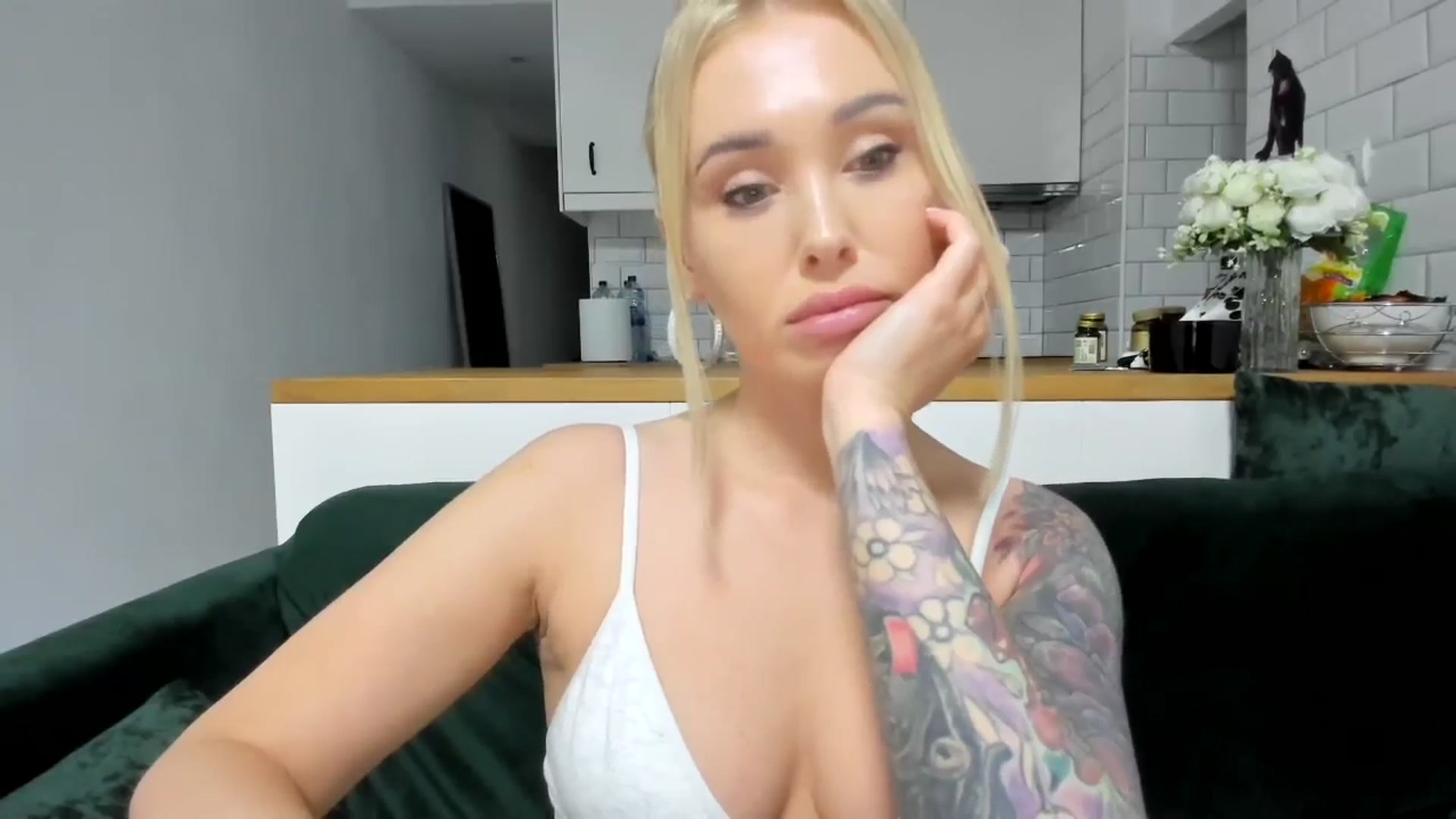 Gallery image thumbnail from AAA_Yas's myfreecams stream on, 04/04/2025, 18:50 image 4 of 20