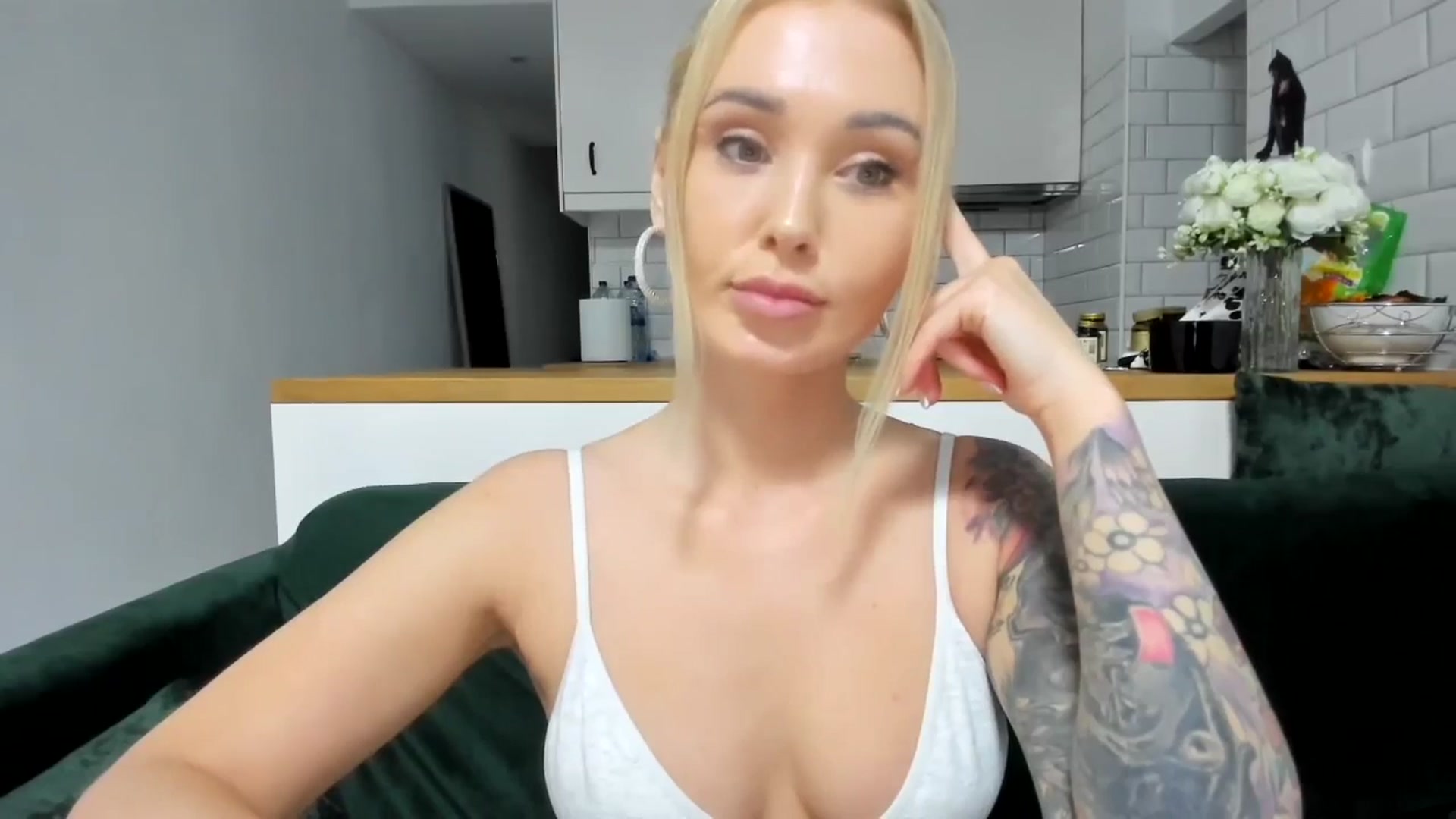 Gallery image thumbnail from AAA_Yas's myfreecams stream on, 04/04/2025, 18:50 image 16 of 20