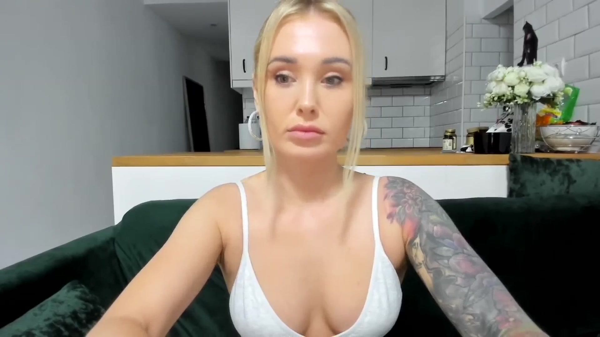 Gallery image thumbnail from AAA_Yas's myfreecams stream on, 04/04/2025, 18:50 image 19 of 20