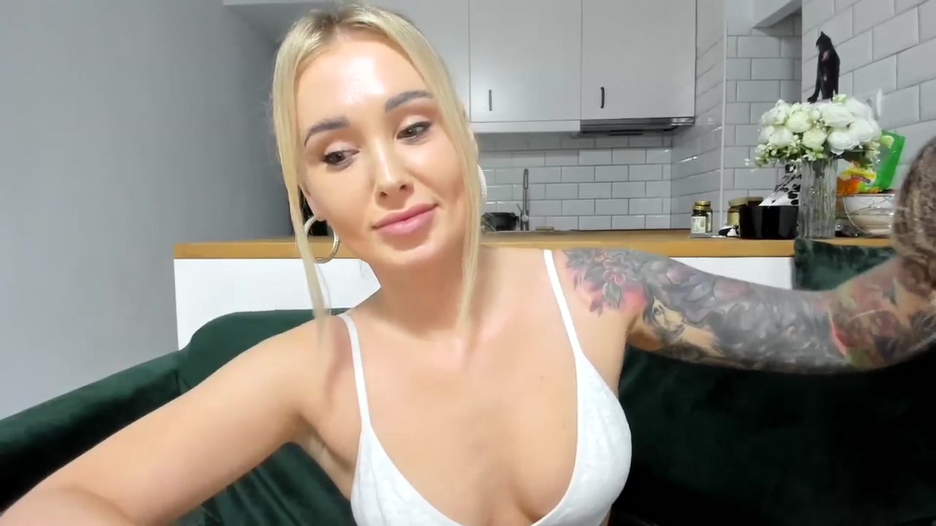 Gallery image thumbnail from AAA_Yas's myfreecams stream on, 04/04/2025, 18:50 image 14 of 20