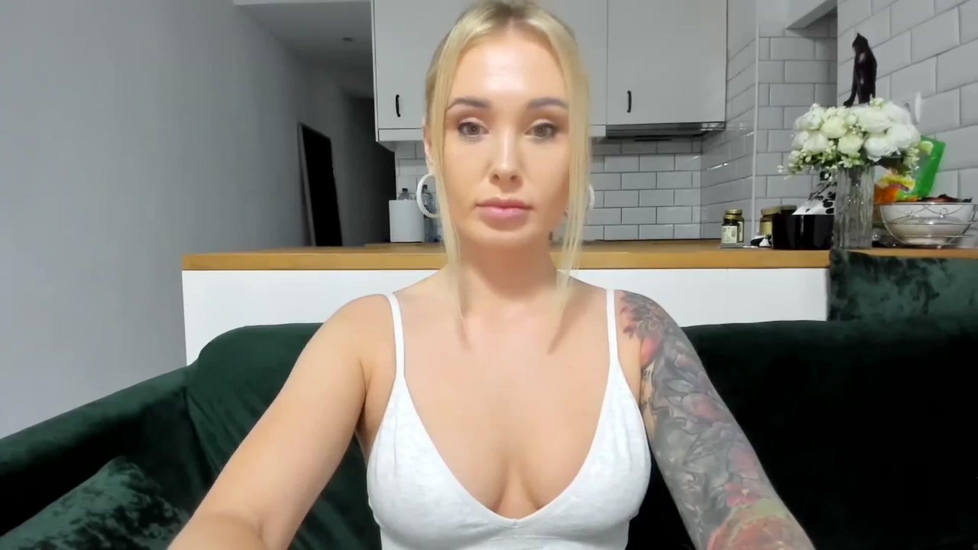 Gallery image thumbnail from AAA_Yas's myfreecams stream on, 04/04/2025, 18:50 image 2 of 20