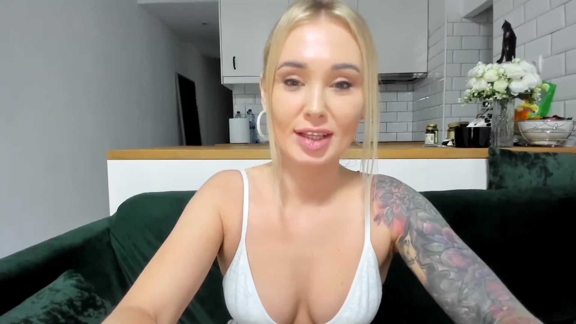 Gallery image thumbnail from AAA_Yas's myfreecams stream on, 04/04/2025, 18:50 image 5 of 20