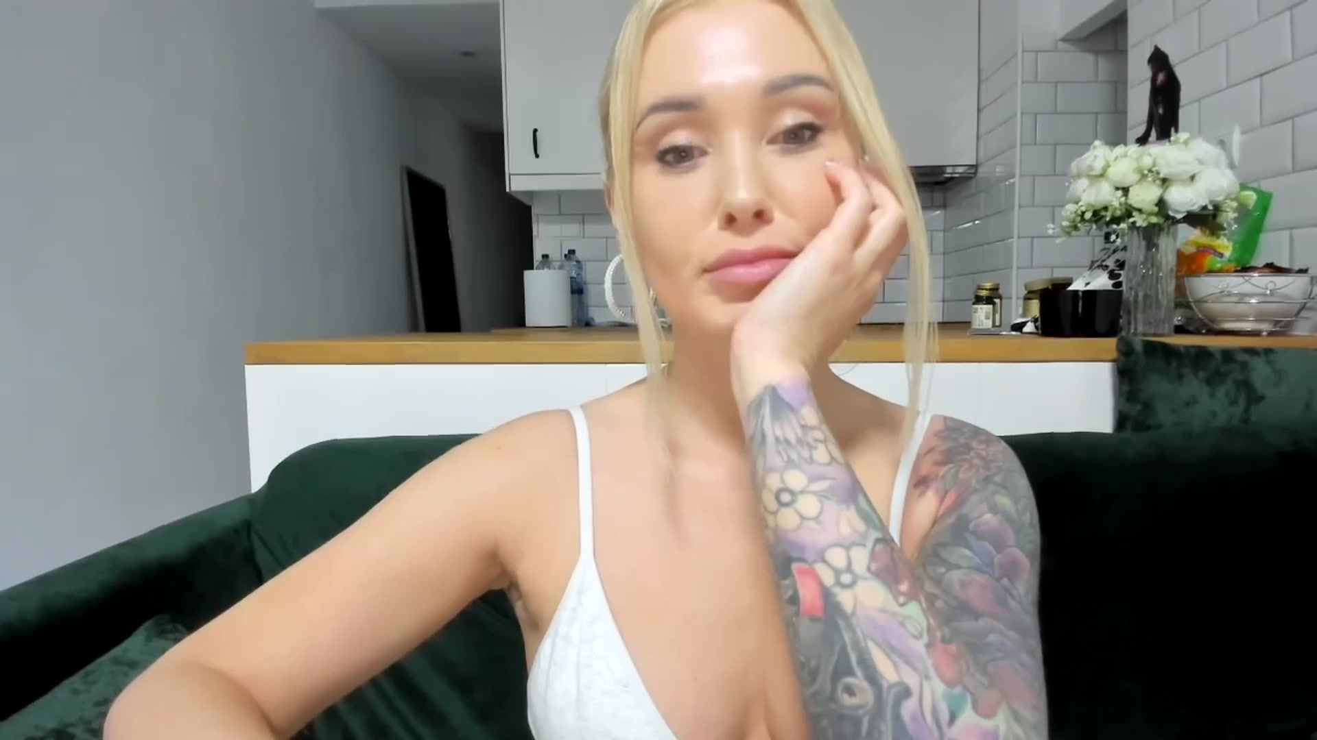 Gallery image thumbnail from AAA_Yas's myfreecams stream on, 04/04/2025, 18:50 image 3 of 20