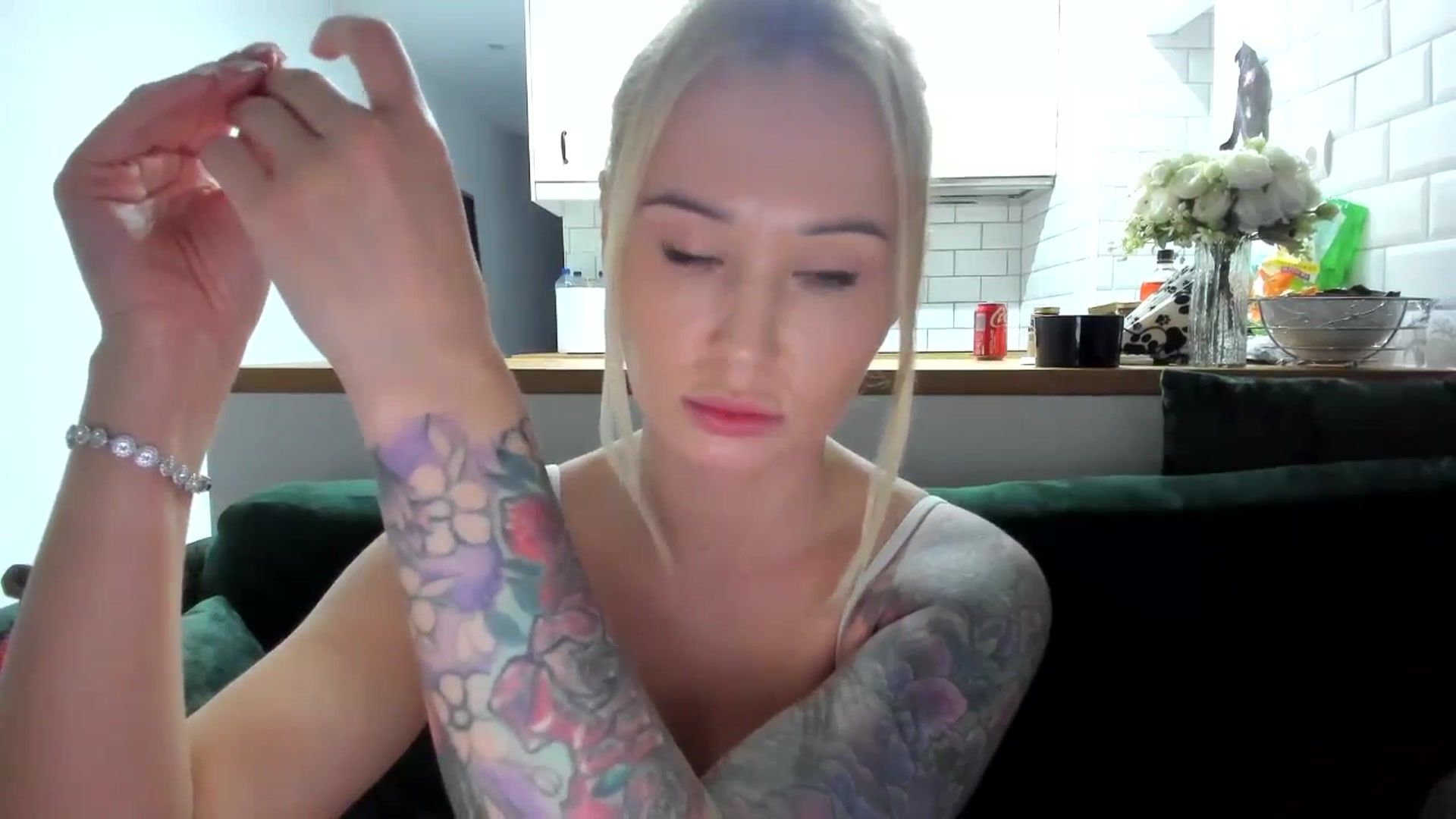 Gallery image thumbnail from AAA_Yas's myfreecams stream on, 04/04/2025, 22:41 image 13 of 20
