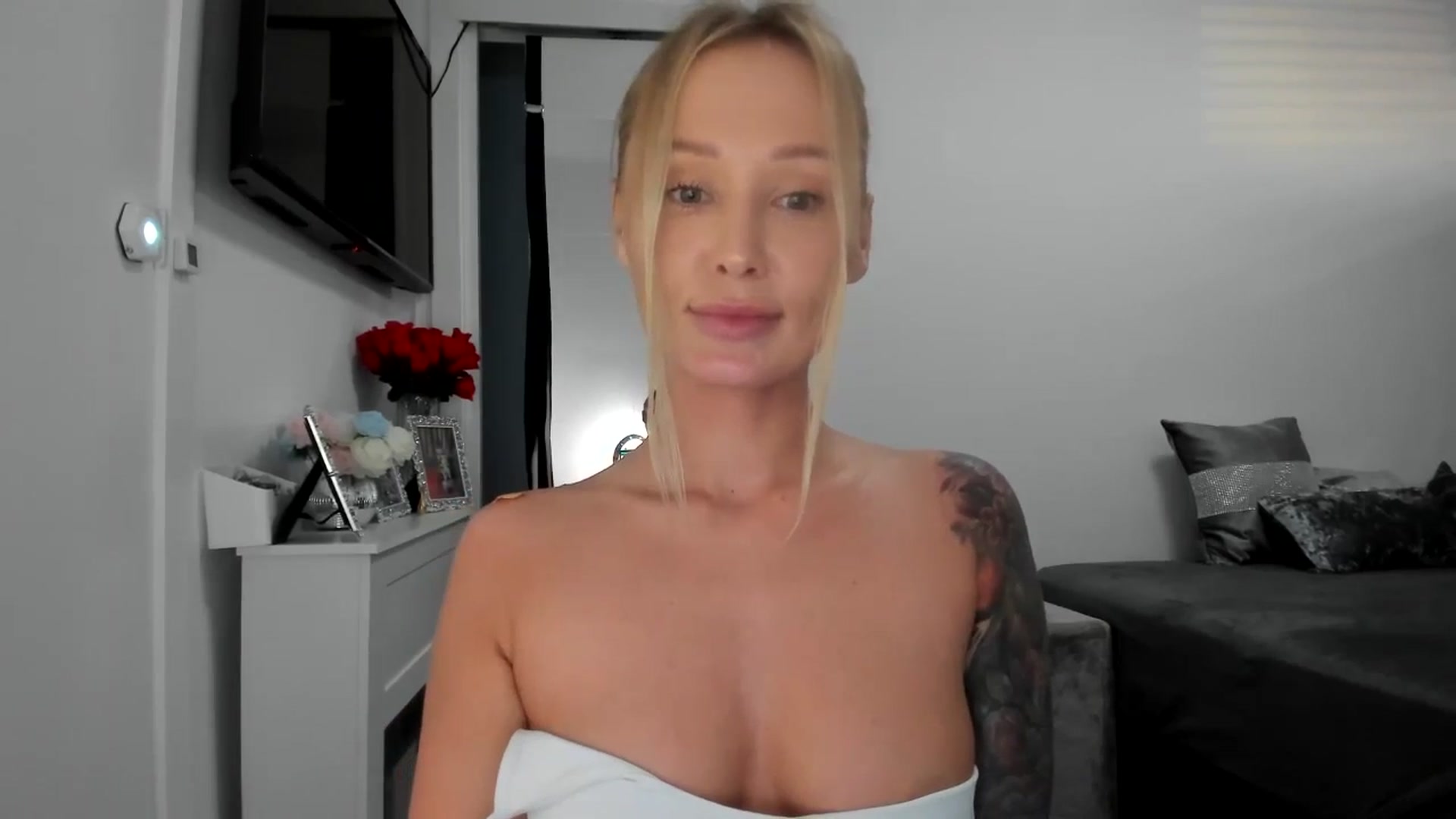 Gallery image thumbnail from AAA_Yas's myfreecams stream on, 04/25/2025, 19:38 image 5 of 20