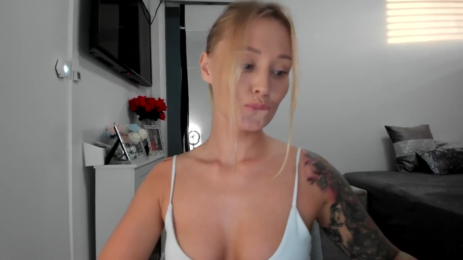Gallery image thumbnail from AAA_Yas's myfreecams stream on, 04/25/2025, 19:38 image 3 of 20