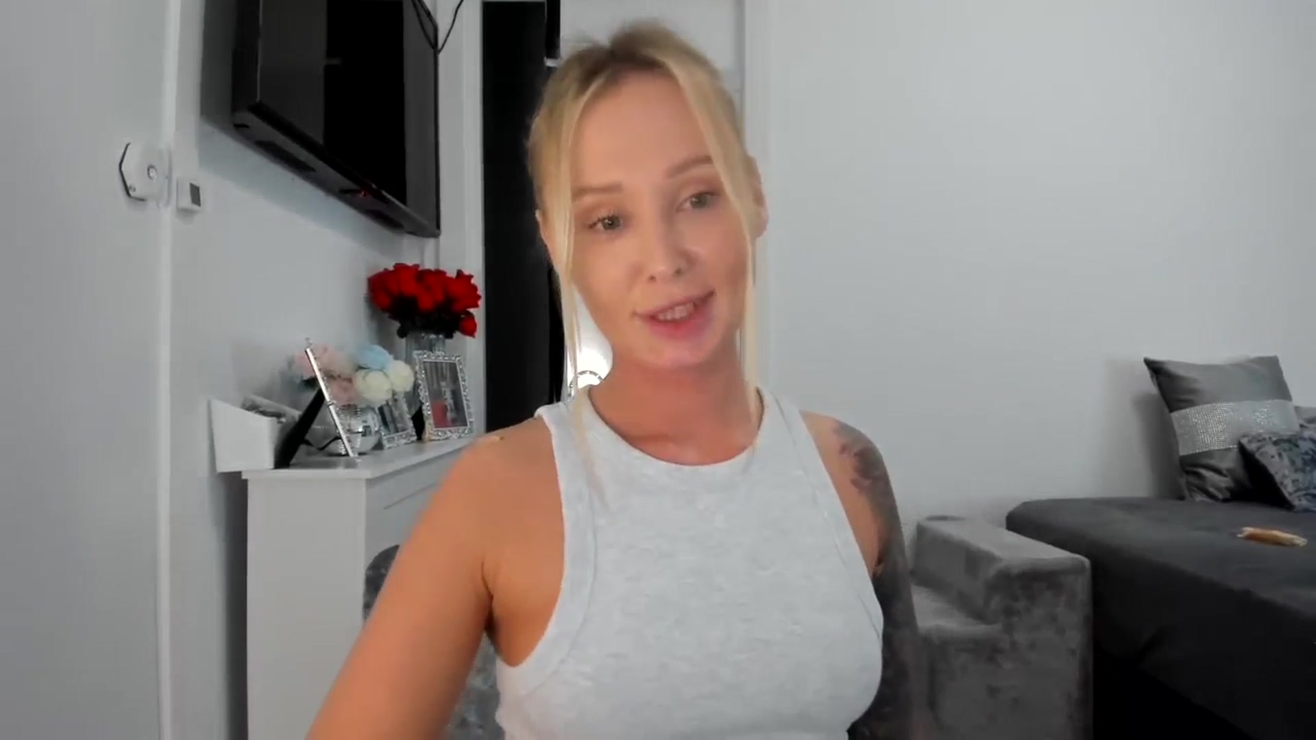 Gallery image thumbnail from AAA_Yas's myfreecams stream on, 04/25/2025, 22:23 image 9 of 20