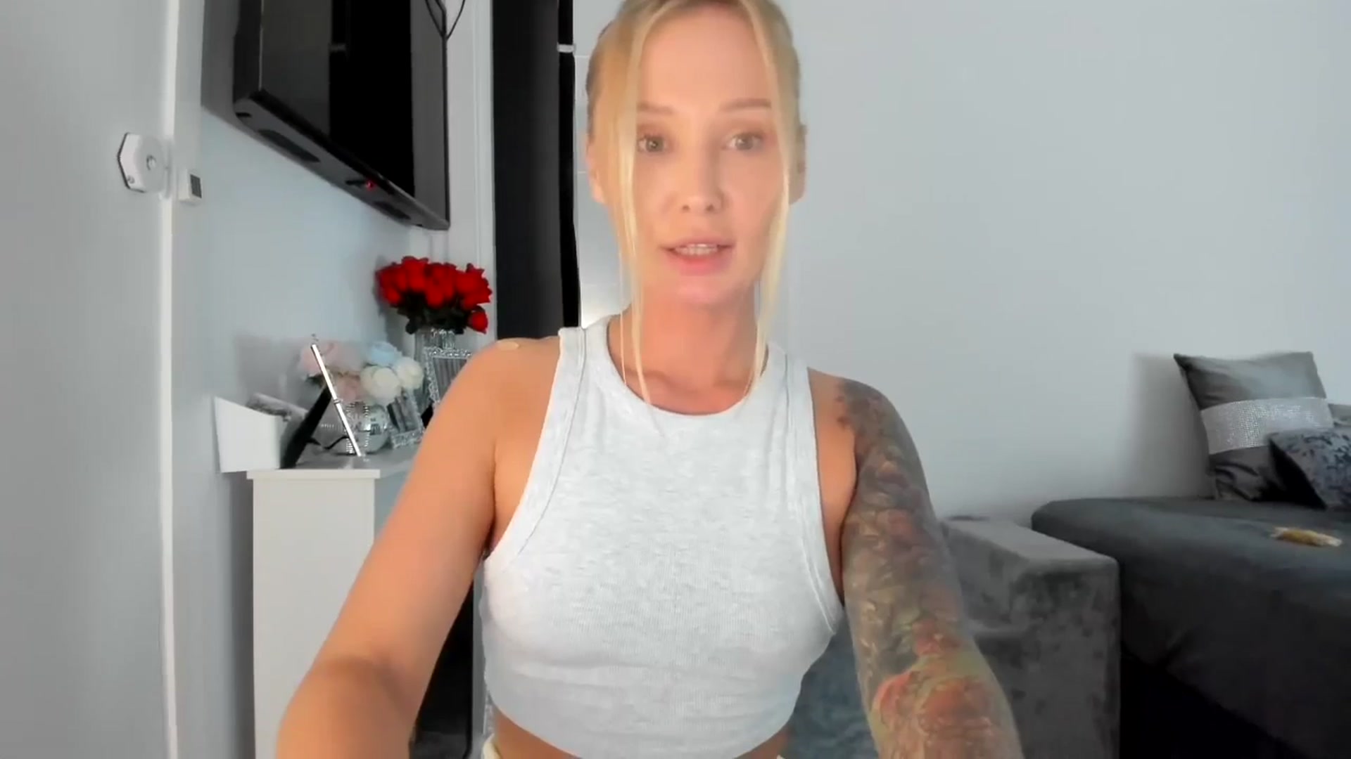 Gallery image thumbnail from AAA_Yas's myfreecams stream on, 04/25/2025, 22:23 image 12 of 20