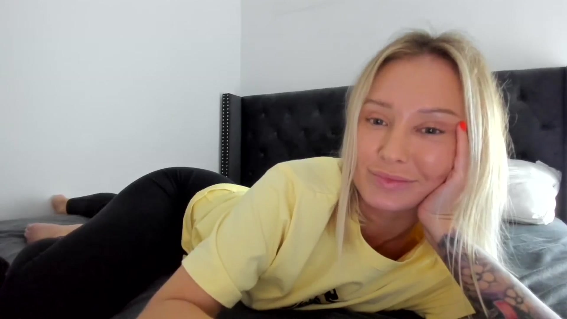 Gallery image thumbnail from AAA_Yas's myfreecams stream on, 05/04/2025, 23:04 image 6 of 20