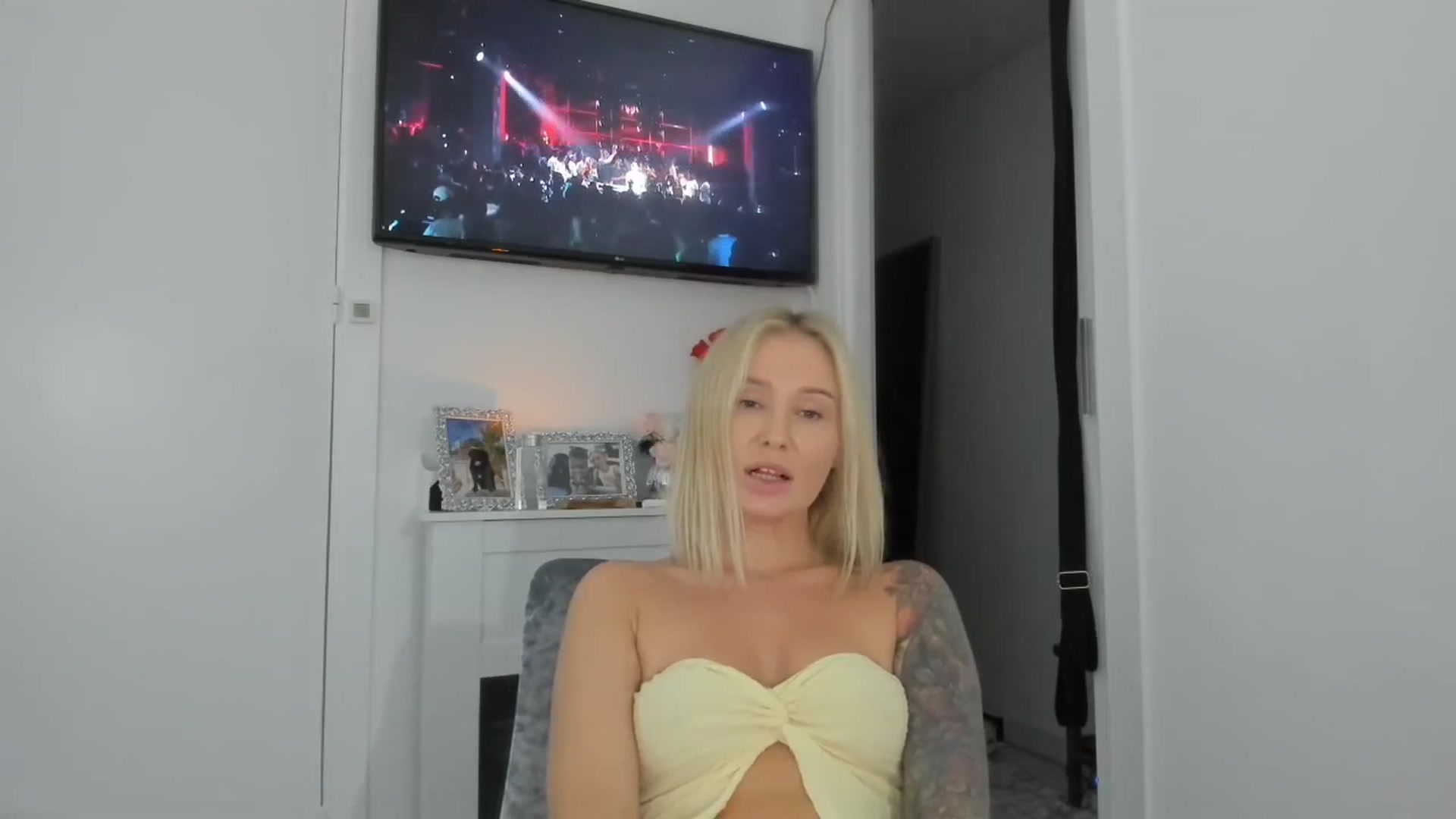 Gallery image thumbnail from AAA_Yas's myfreecams stream on, 06/19/2025, 20:34 image 19 of 20