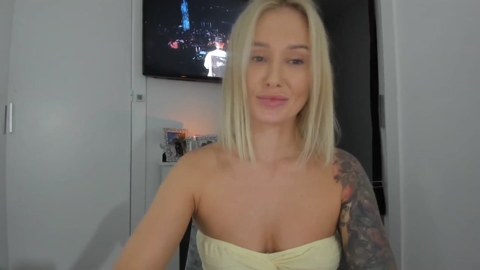 Gallery image thumbnail from AAA_Yas's myfreecams stream on, 06/19/2025, 20:34 image 14 of 20