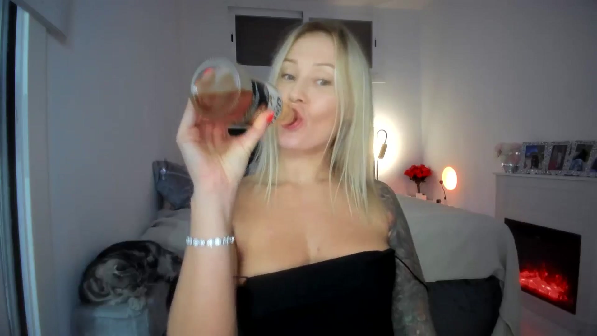 Gallery image thumbnail from AAA_Yas's myfreecams stream on, 09/27/2025, 23:01 image 14 of 20