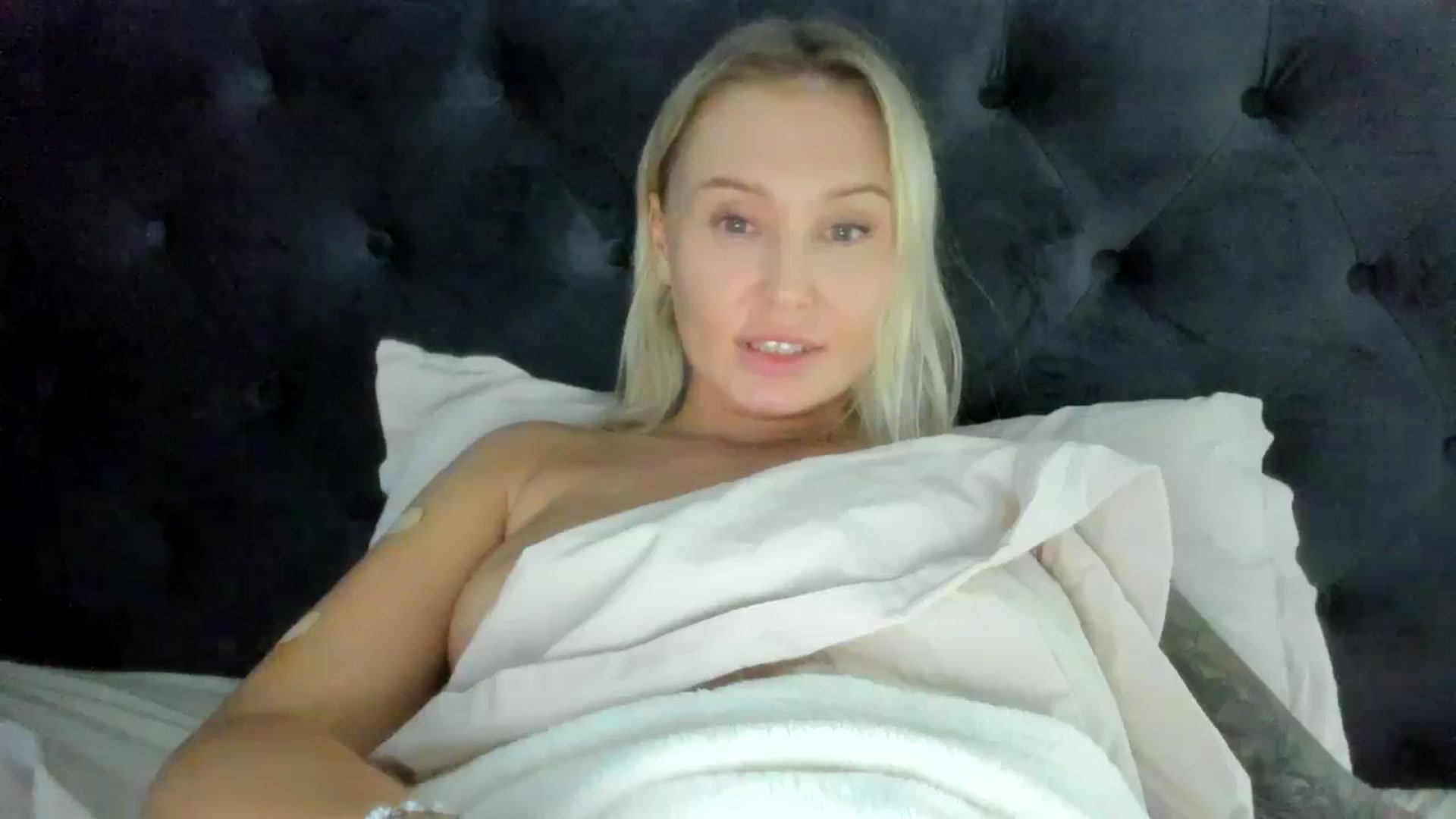 Gallery image thumbnail from AAA_Yas's myfreecams stream on, 09/29/2025, 24:44 image 6 of 20