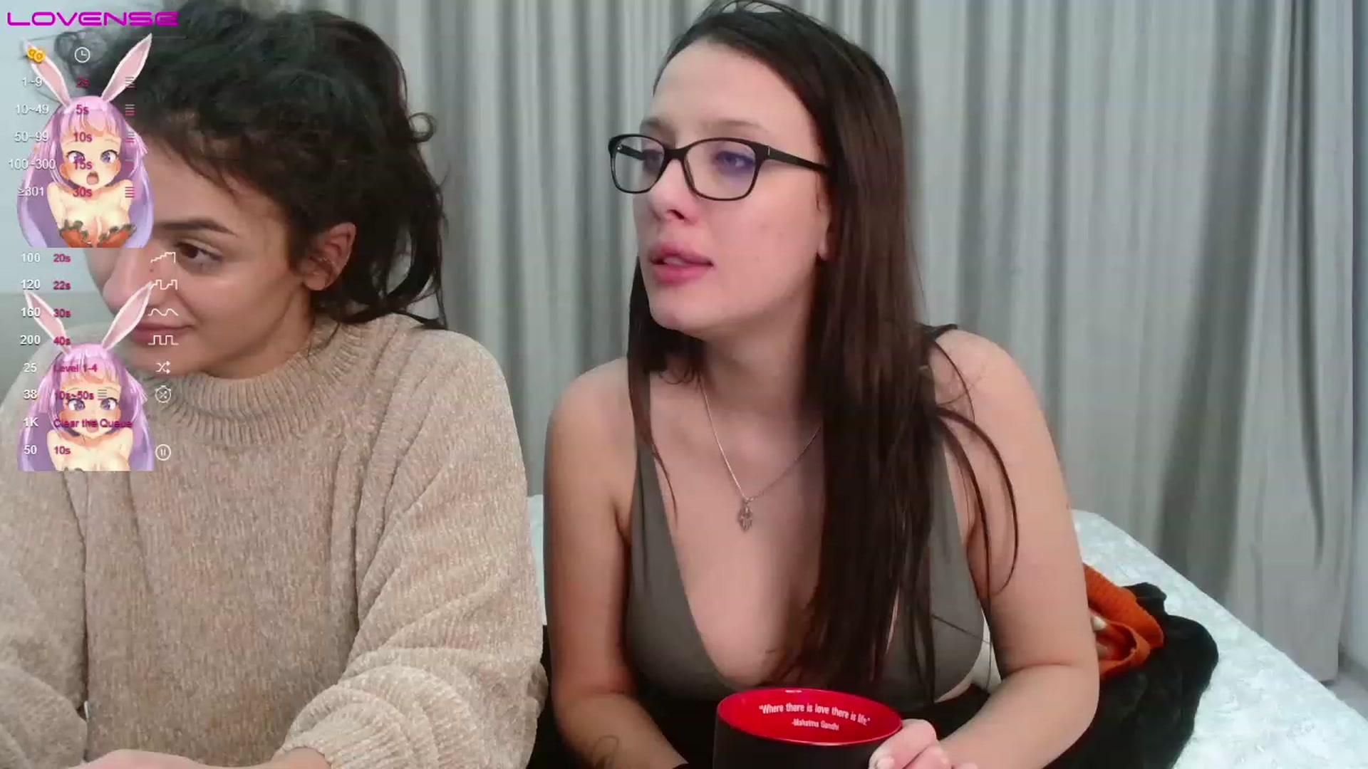 Gallery image thumbnail from AAliceee's myfreecams stream on, 11/17/2022, 02:13 image 5 of 20