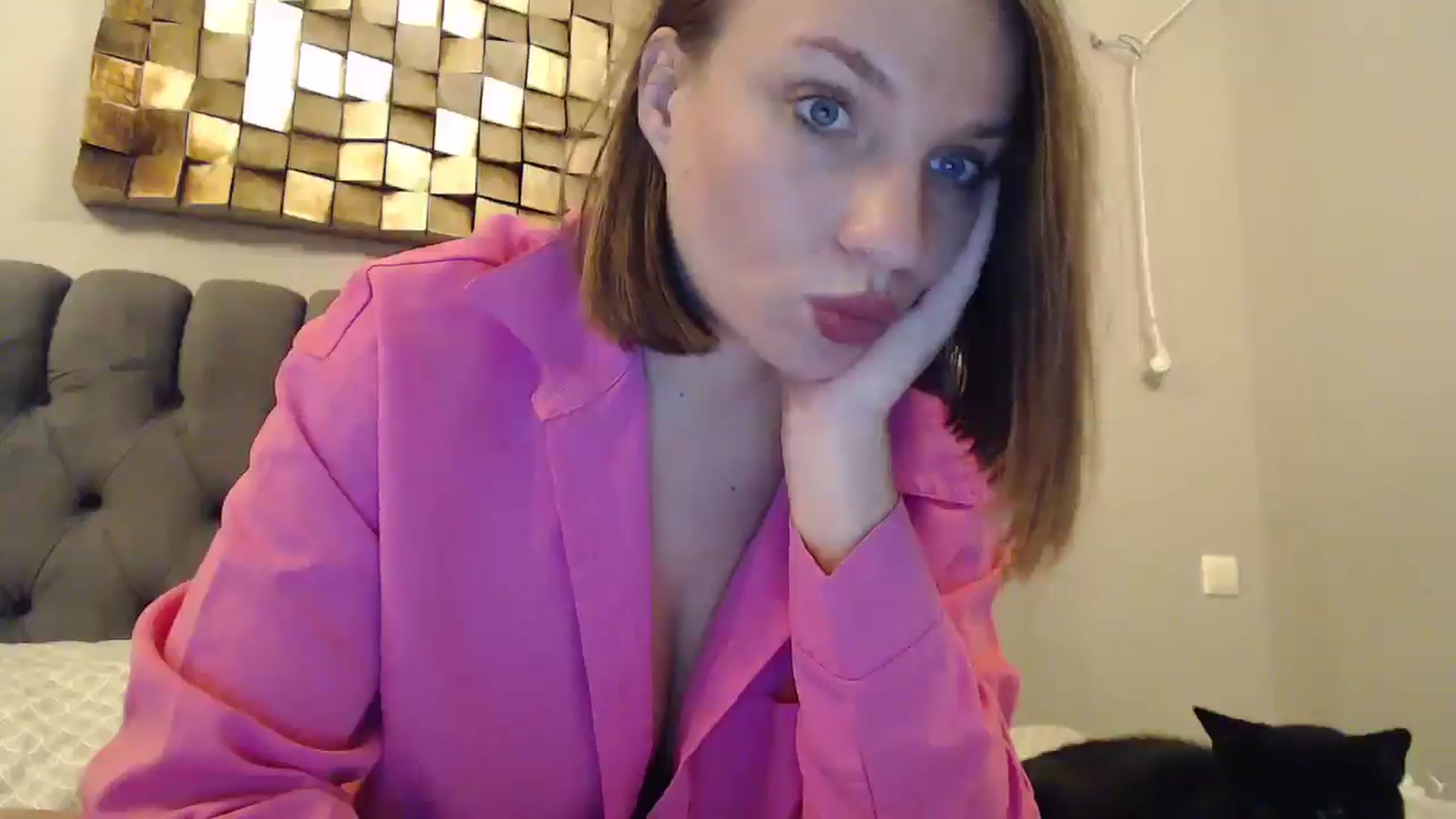 Gallery image thumbnail from ABABAB1's myfreecams stream on, 12/15/2024, 16:51 image 4 of 20