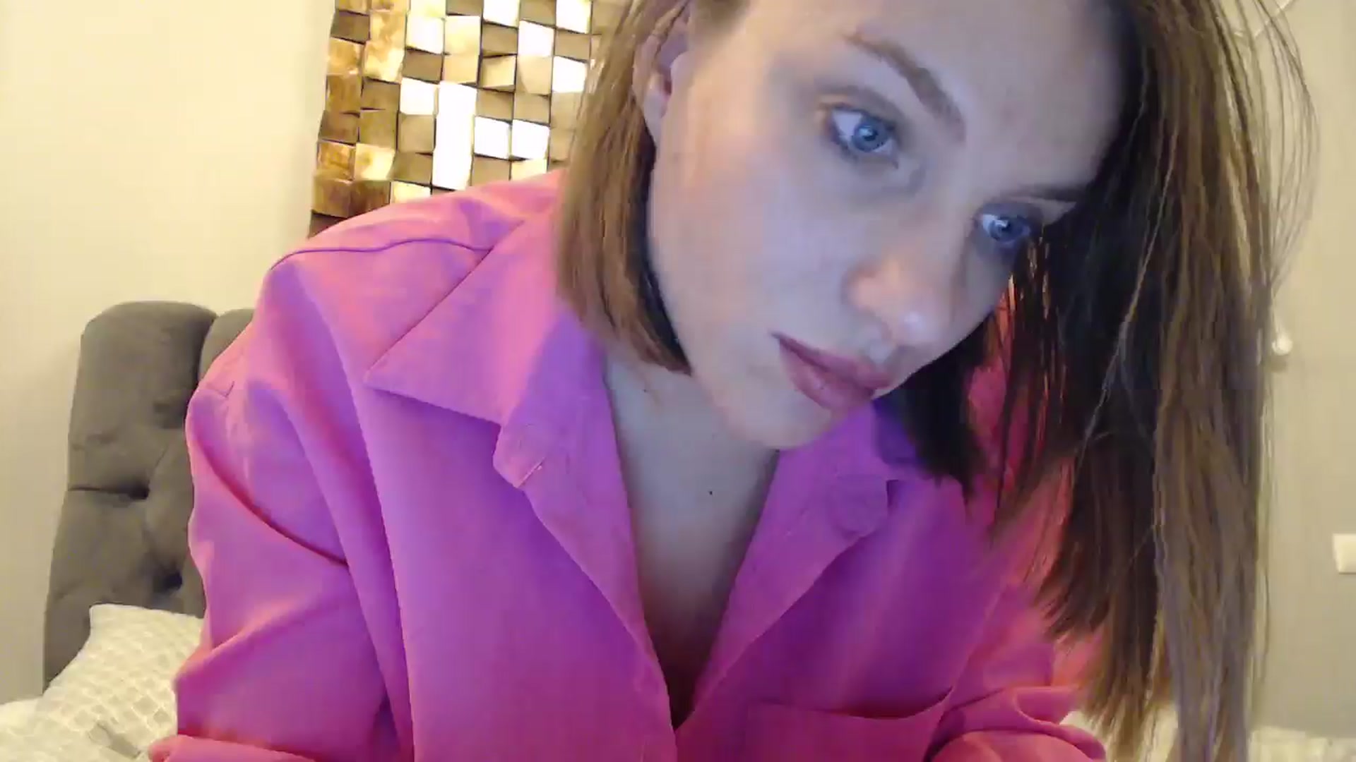 Gallery image thumbnail from ABABAB1's myfreecams stream on, 12/15/2024, 17:35 image 14 of 20