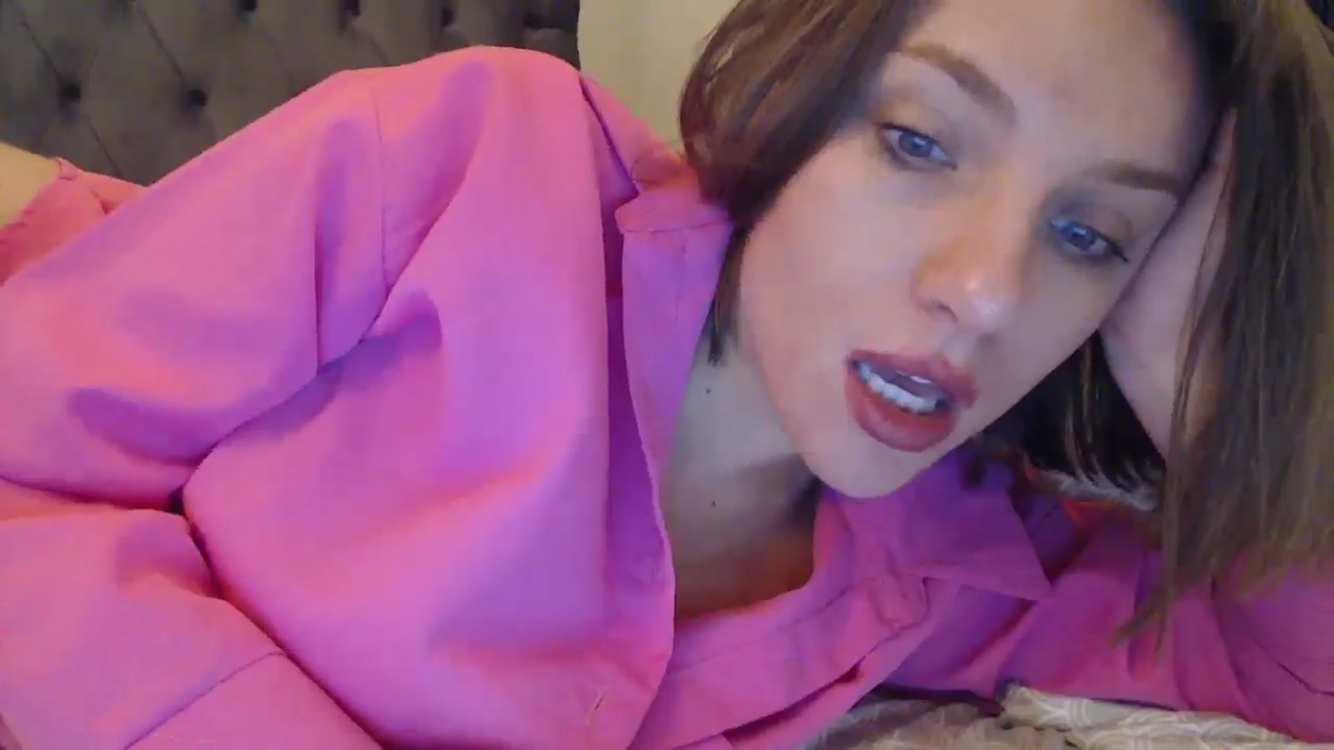 Gallery image thumbnail from ABABAB1's myfreecams stream on, 12/15/2024, 17:35 image 5 of 20