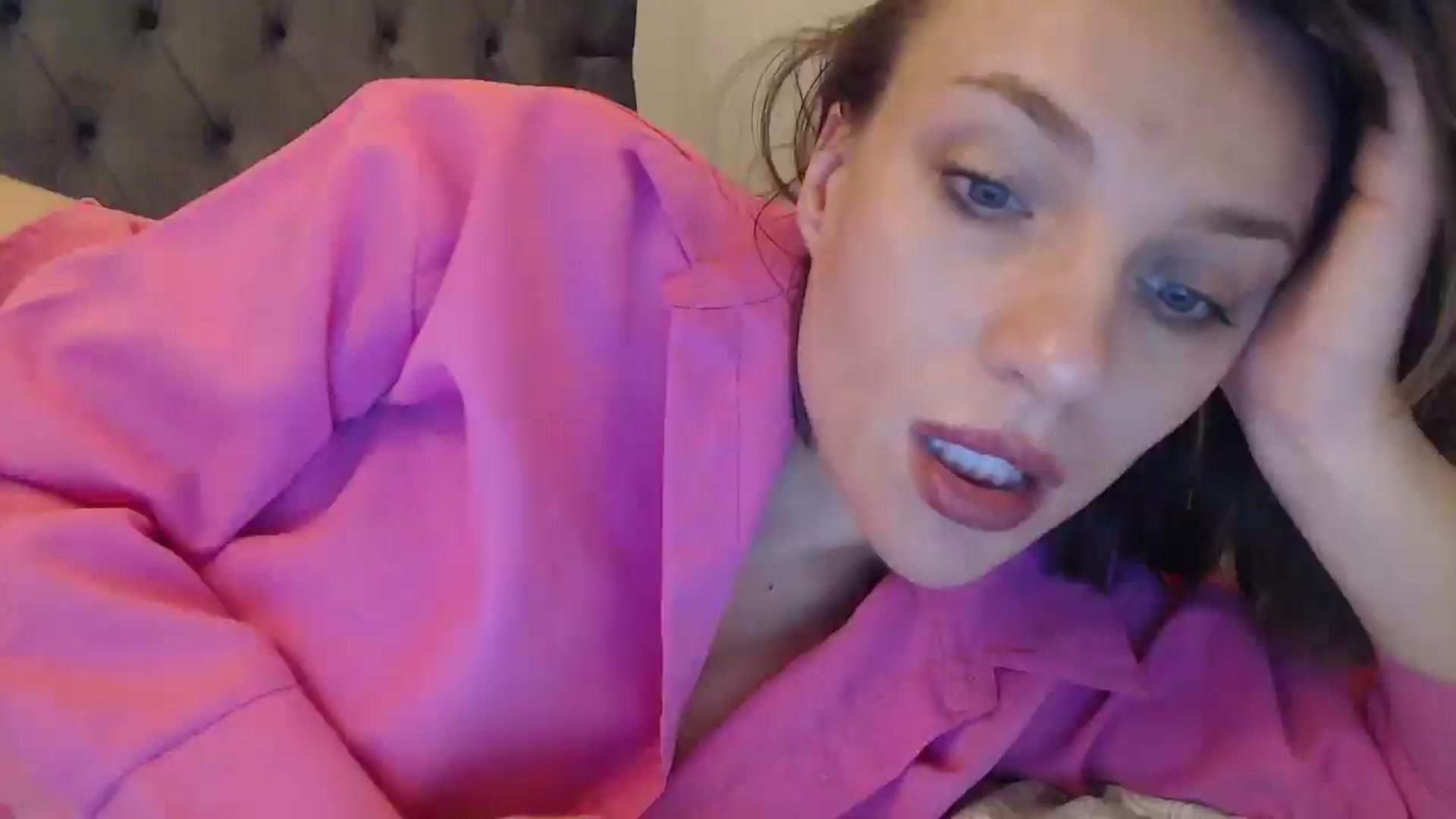 Gallery image thumbnail from ABABAB1's myfreecams stream on, 12/15/2024, 17:35 image 7 of 20