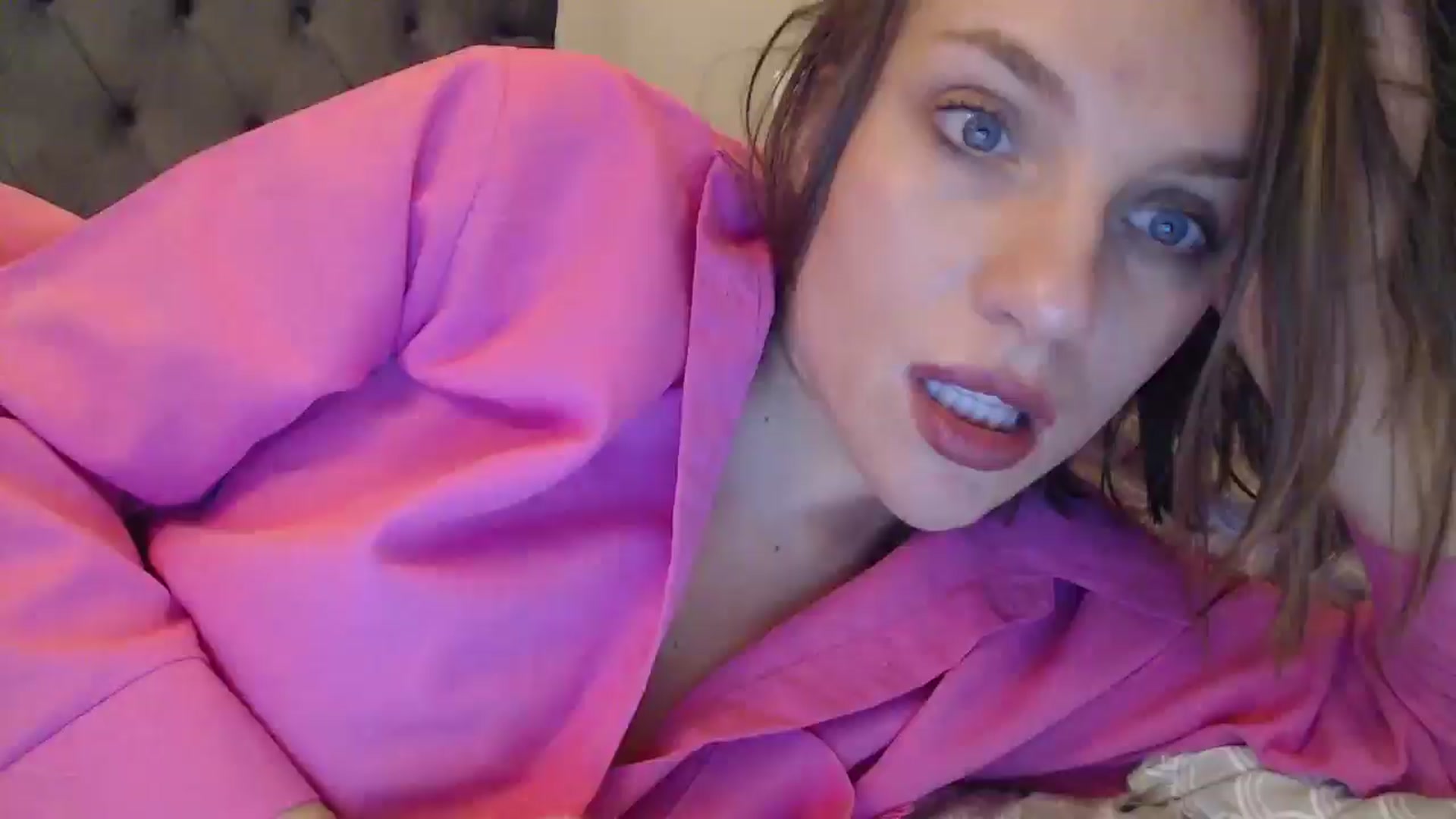 Gallery image thumbnail from ABABAB1's myfreecams stream on, 12/15/2024, 17:35 image 1 of 20