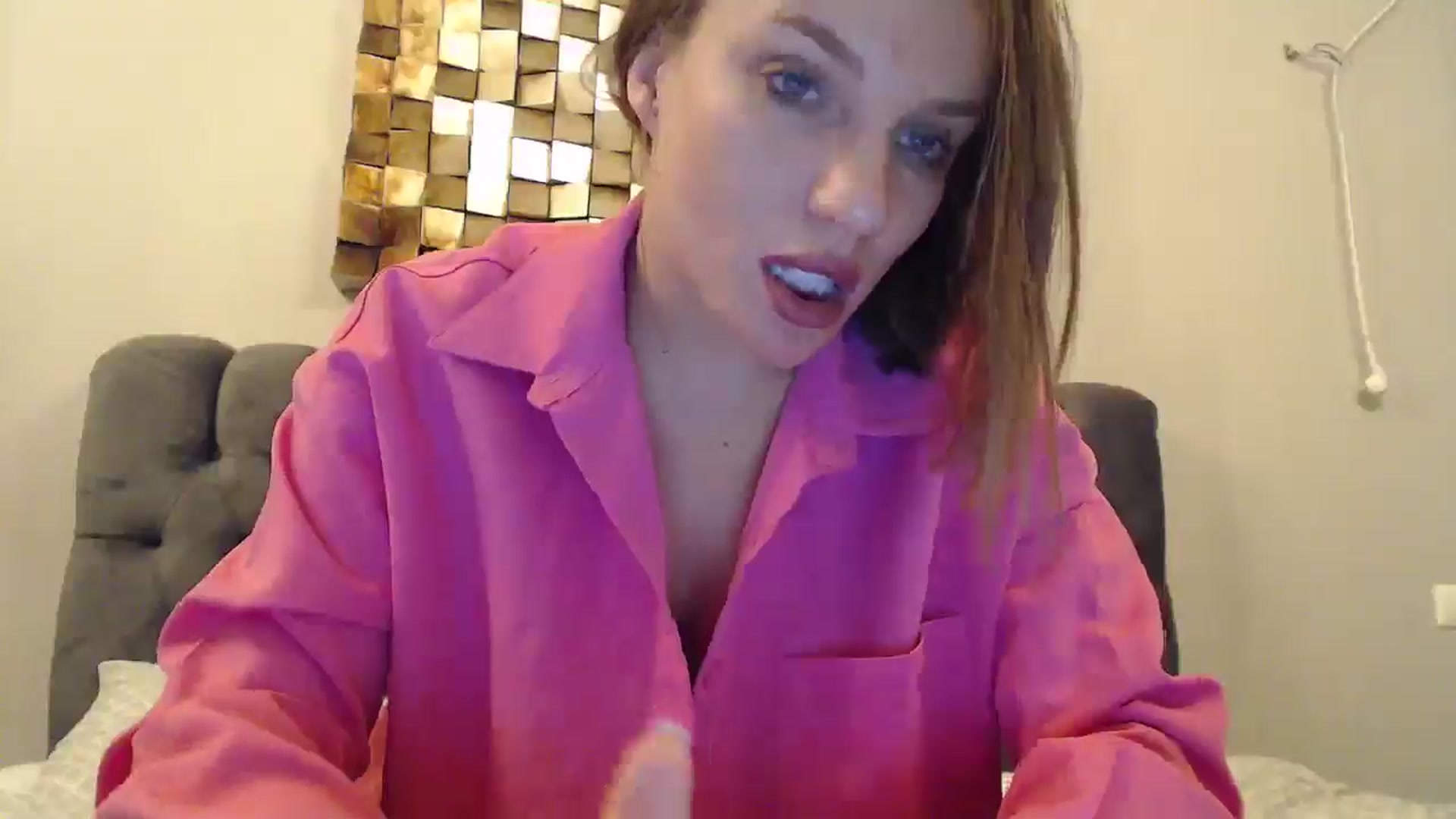 Gallery image thumbnail from ABABAB1's myfreecams stream on, 12/15/2024, 17:35 image 12 of 20