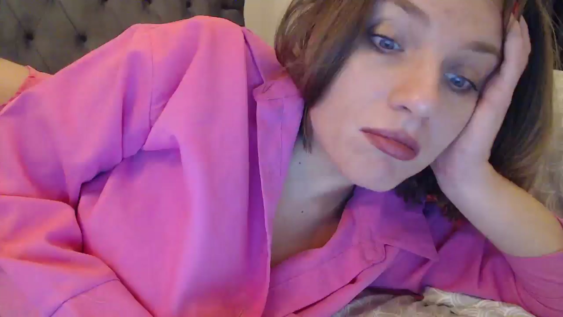 Gallery image thumbnail from ABABAB1's myfreecams stream on, 12/15/2024, 17:35 image 6 of 20