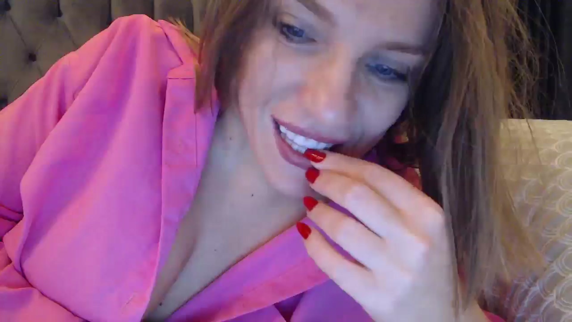 Gallery image thumbnail from ABABAB1's myfreecams stream on, 12/15/2024, 17:35 image 4 of 20