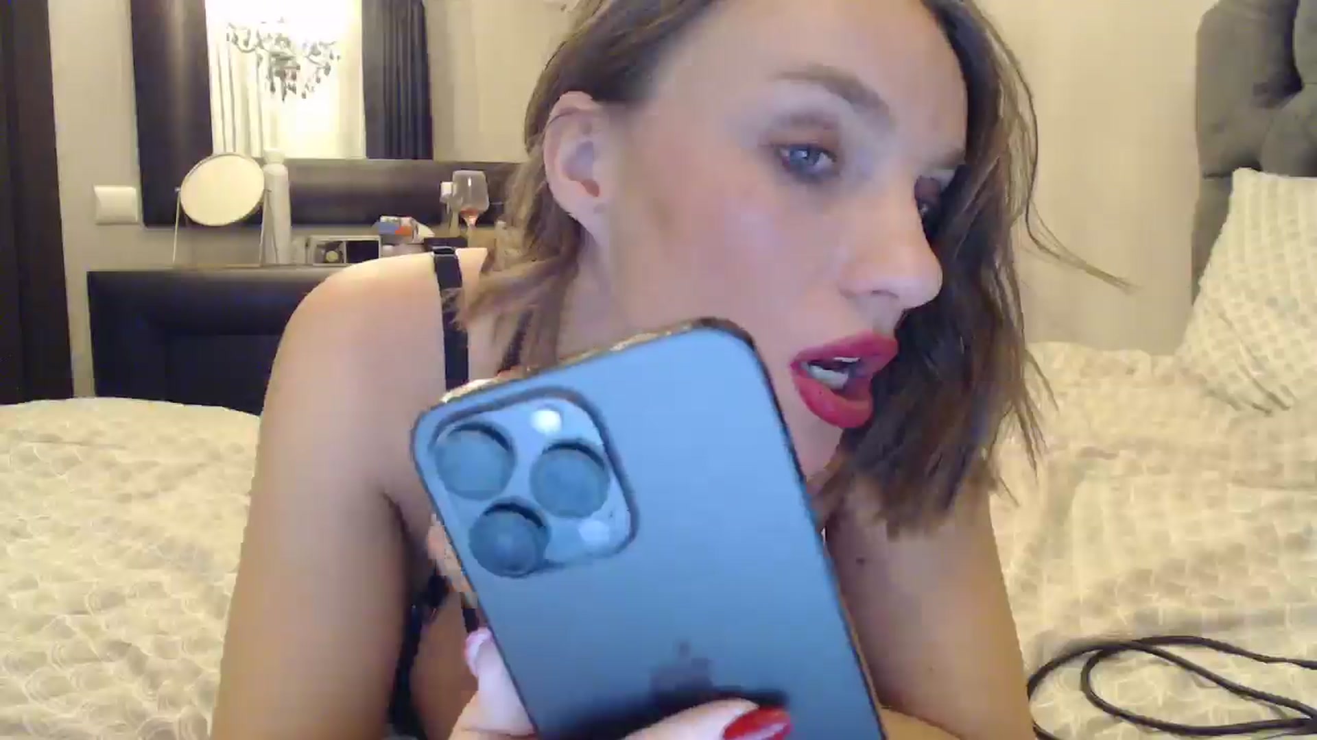 Gallery image thumbnail from ABABAB1's myfreecams stream on, 12/18/2024, 21:37 image 10 of 20