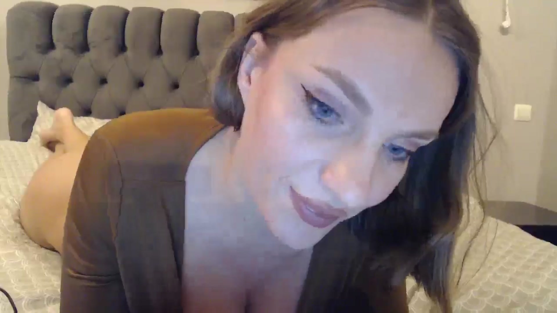 Gallery image thumbnail from ABABAB1's myfreecams stream on, 12/19/2024, 16:13 image 9 of 20