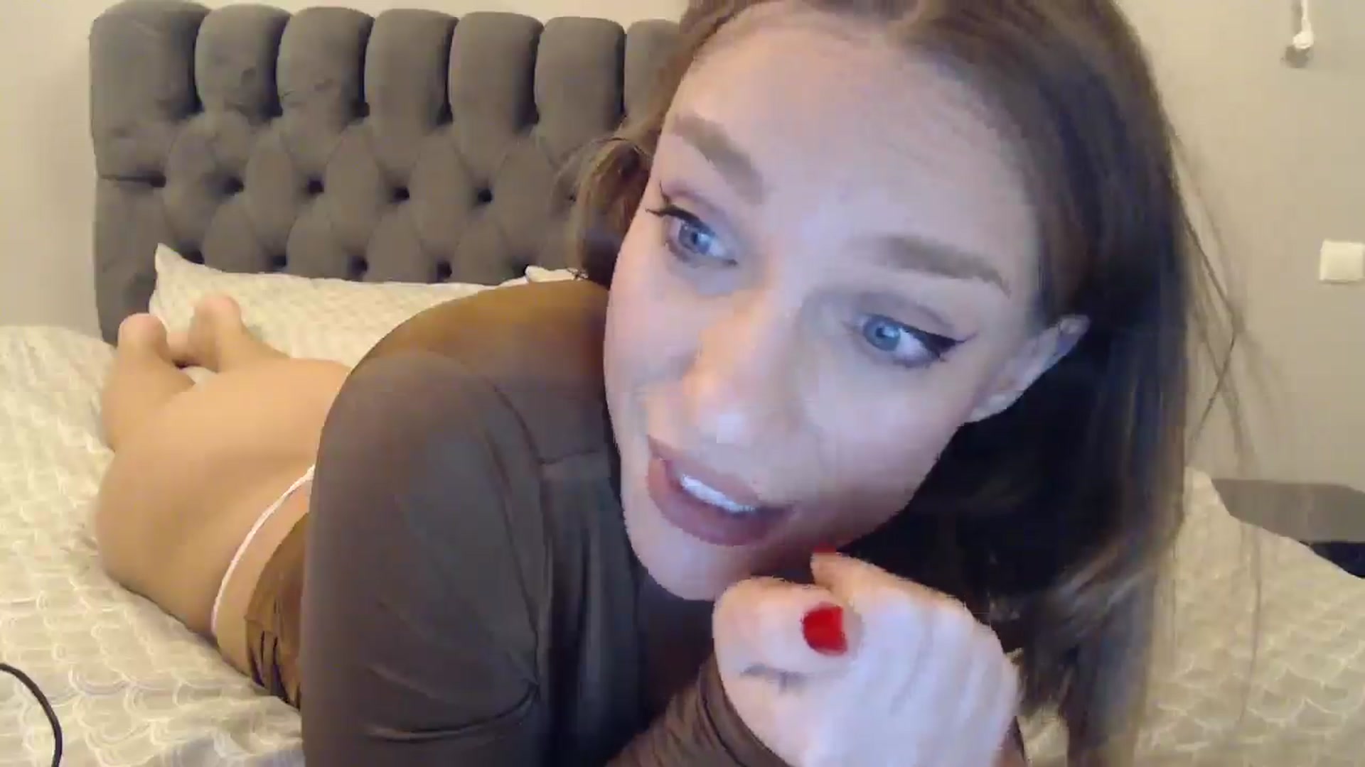 Gallery image thumbnail from ABABAB1's myfreecams stream on, 12/19/2024, 16:13 image 10 of 20