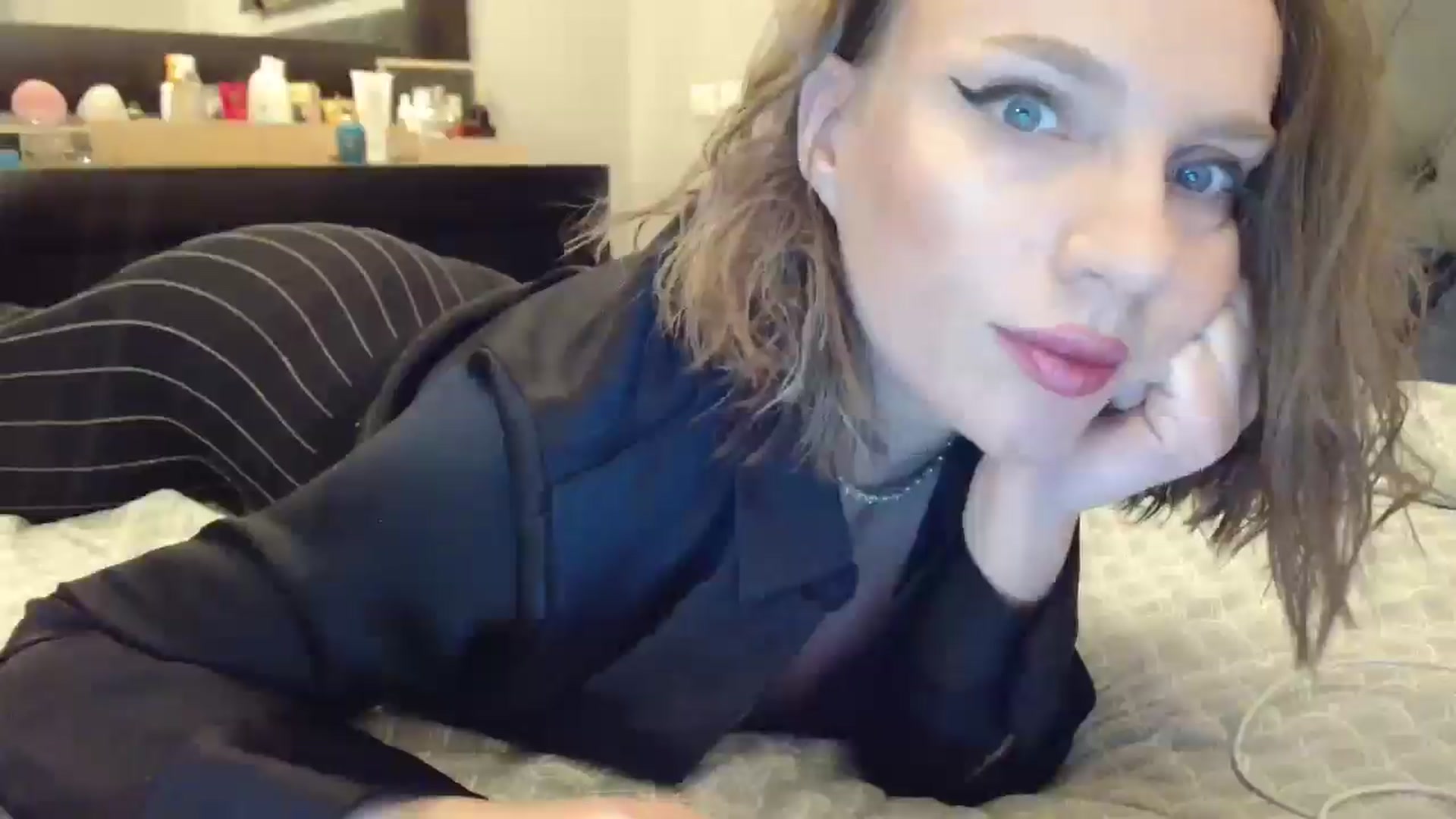 Gallery image thumbnail from ABABAB1's myfreecams stream on, 01/10/2025, 17:29 image 16 of 20