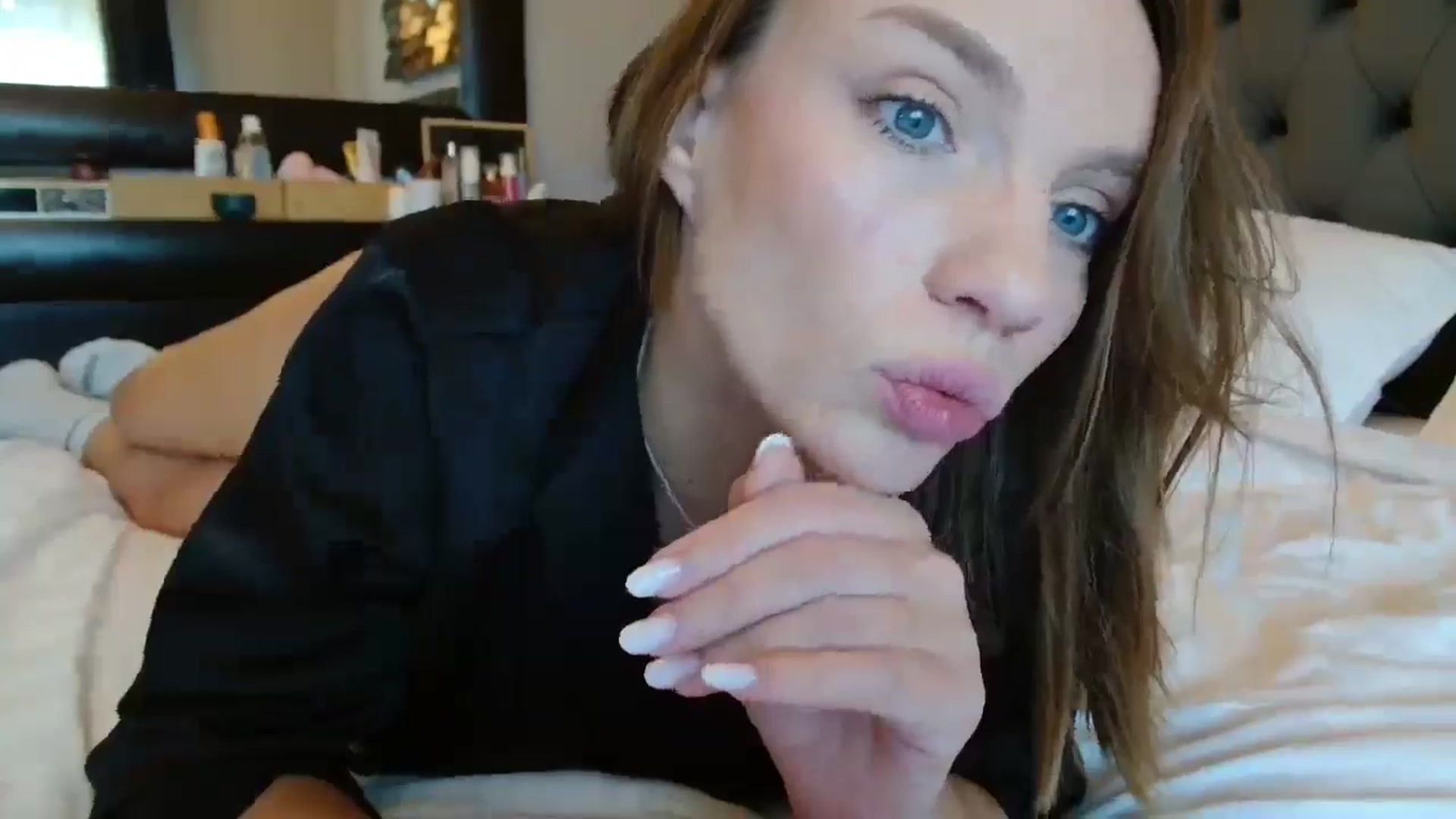 Gallery image thumbnail from ABABAB1's myfreecams stream on, 09/13/2025, 07:20 image 4 of 20