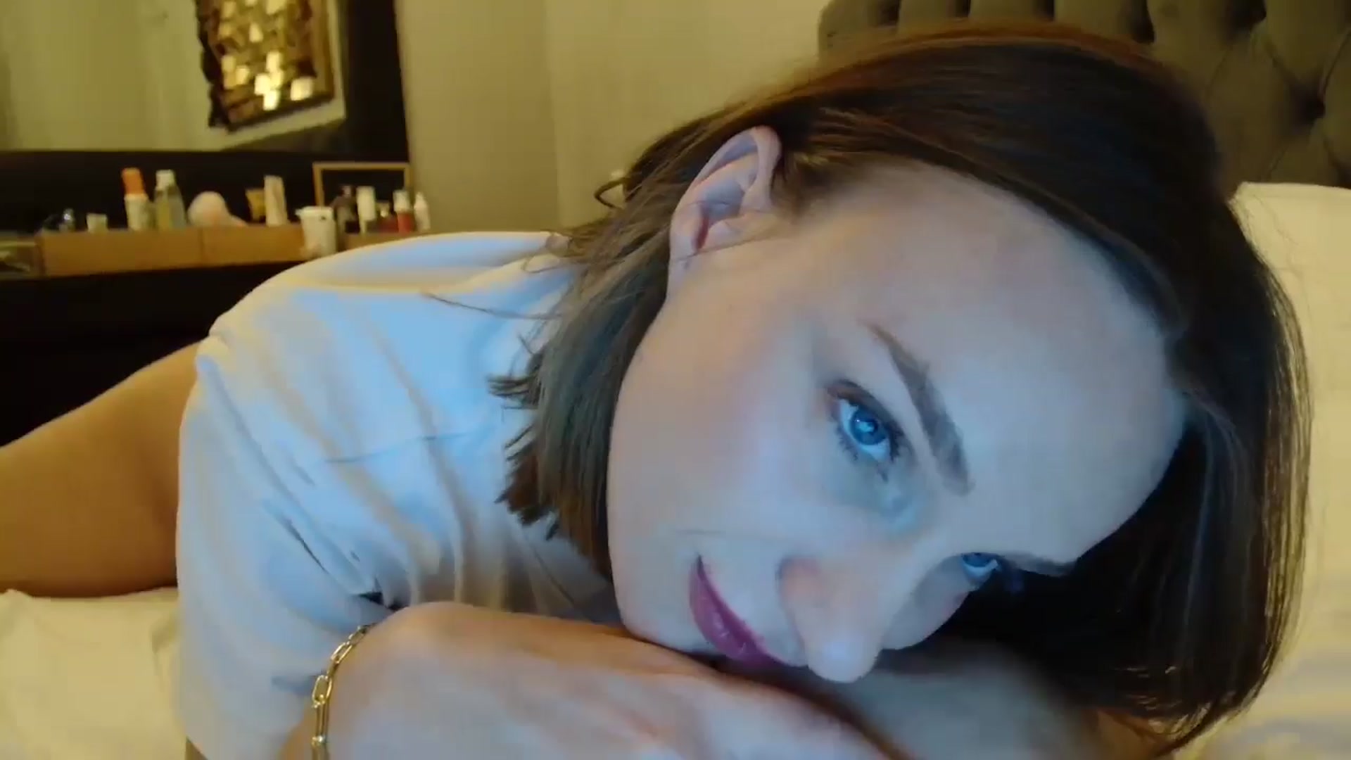 Gallery image thumbnail from ABABAB1's myfreecams stream on, 10/14/2025, 17:28 image 8 of 20