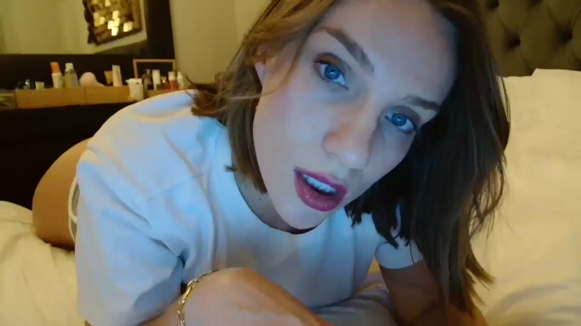 Gallery image thumbnail from ABABAB1's myfreecams stream on, 10/14/2025, 17:28 image 3 of 20