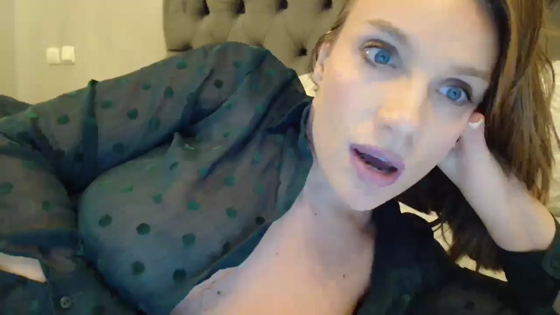 Gallery image thumbnail from ABABAB1's myfreecams stream on, 12/19/2025, 18:34 image 9 of 20