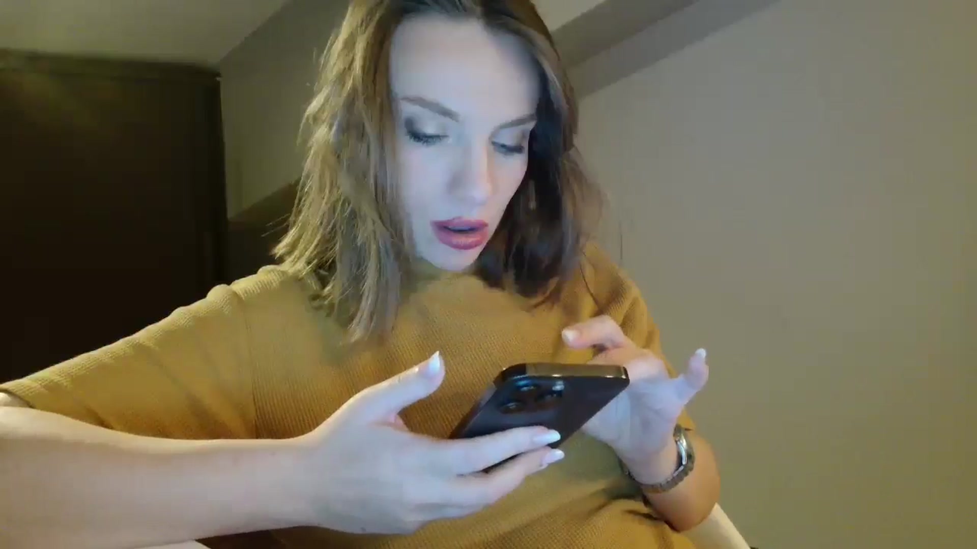 Gallery image thumbnail from ABABAB1's myfreecams stream on, 12/20/2025, 18:38 image 4 of 20