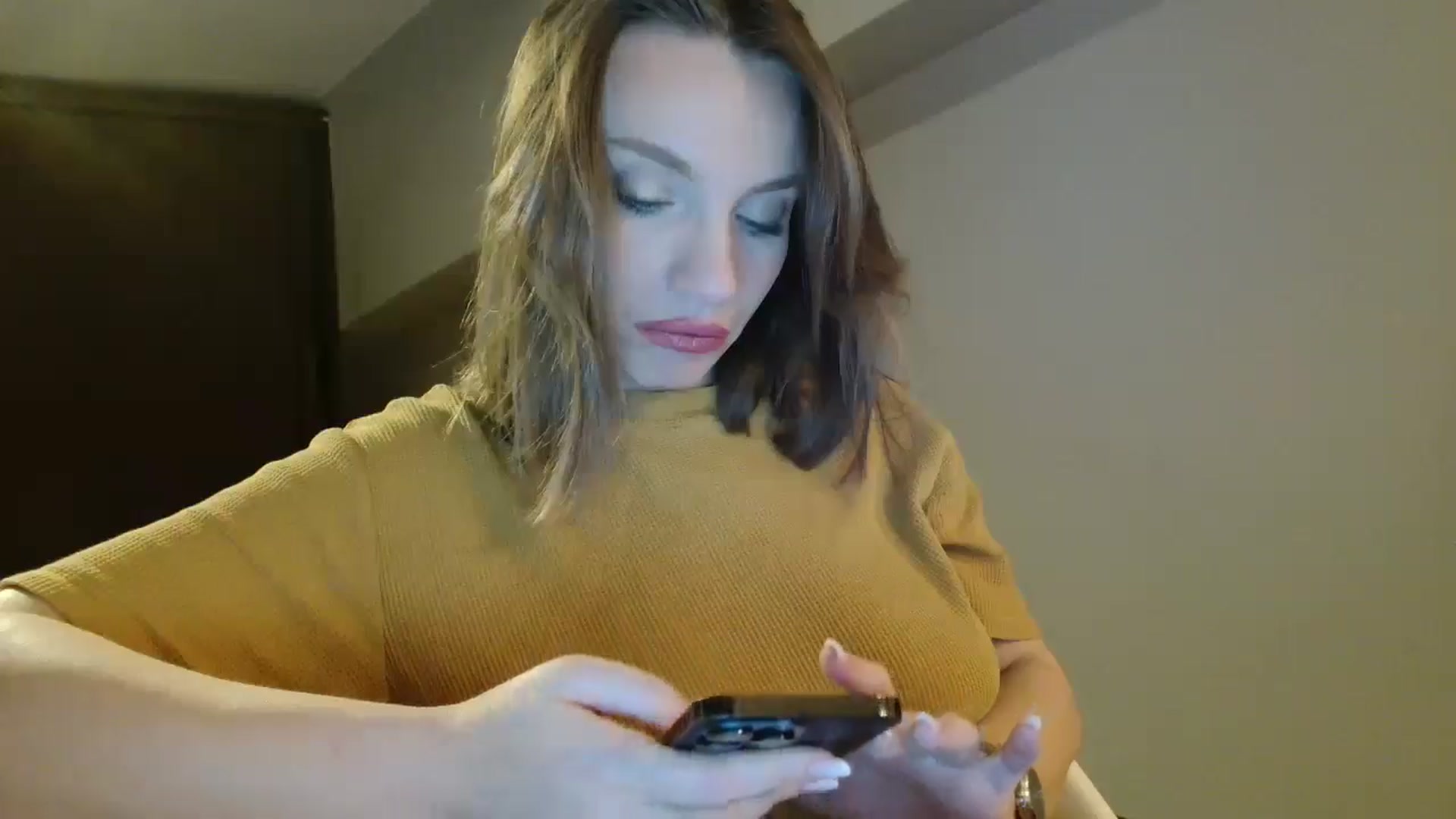 Gallery image thumbnail from ABABAB1's myfreecams stream on, 12/20/2025, 18:38 image 5 of 20