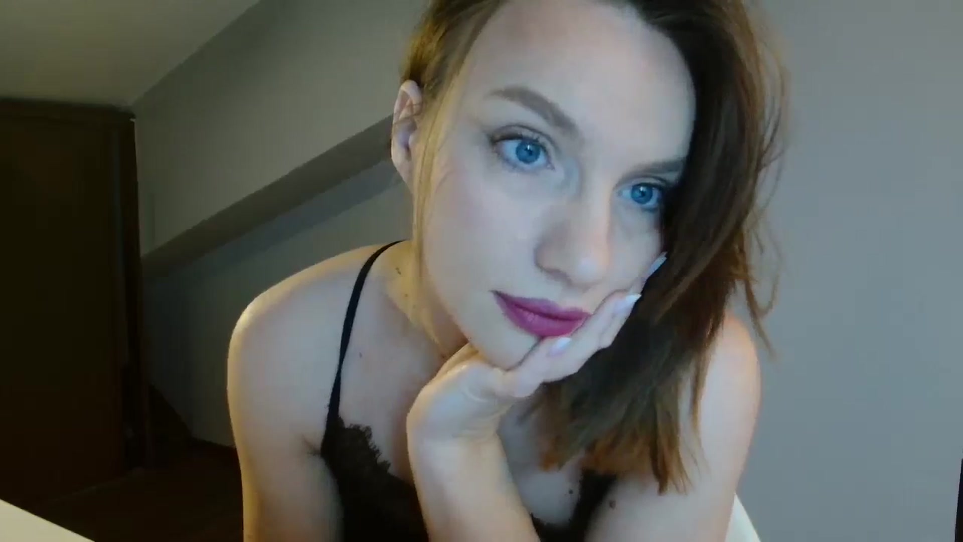 Gallery image thumbnail from ABABAB1's myfreecams stream on, 12/21/2025, 08:15 image 2 of 20
