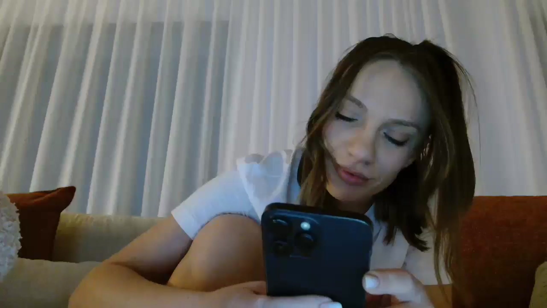 Gallery image thumbnail from ABABAB1's myfreecams stream on, 12/29/2025, 20:28 image 5 of 20