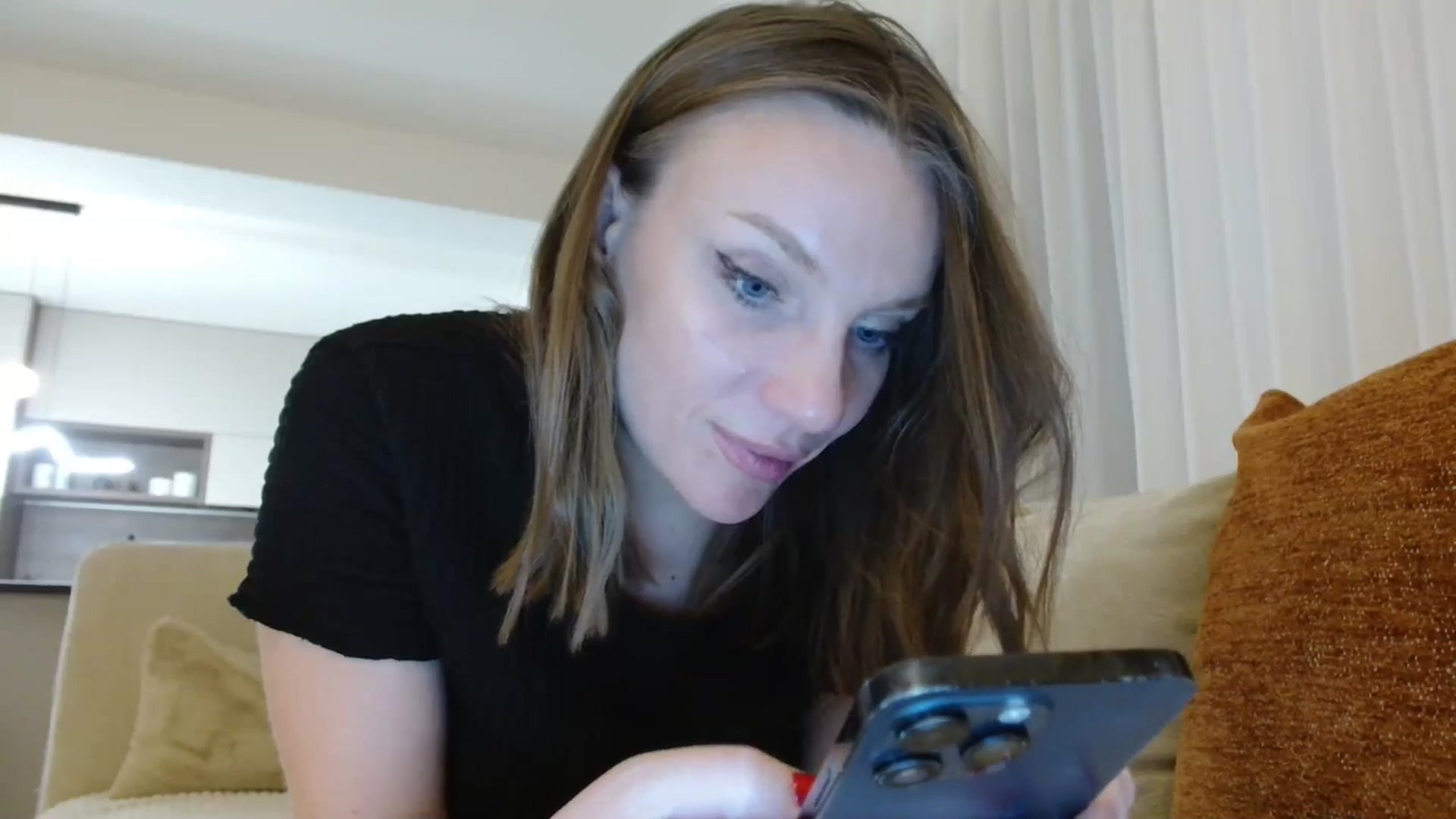 Gallery image thumbnail from ABABAB1's myfreecams stream on, 04/15/2026, 20:01 image 9 of 20