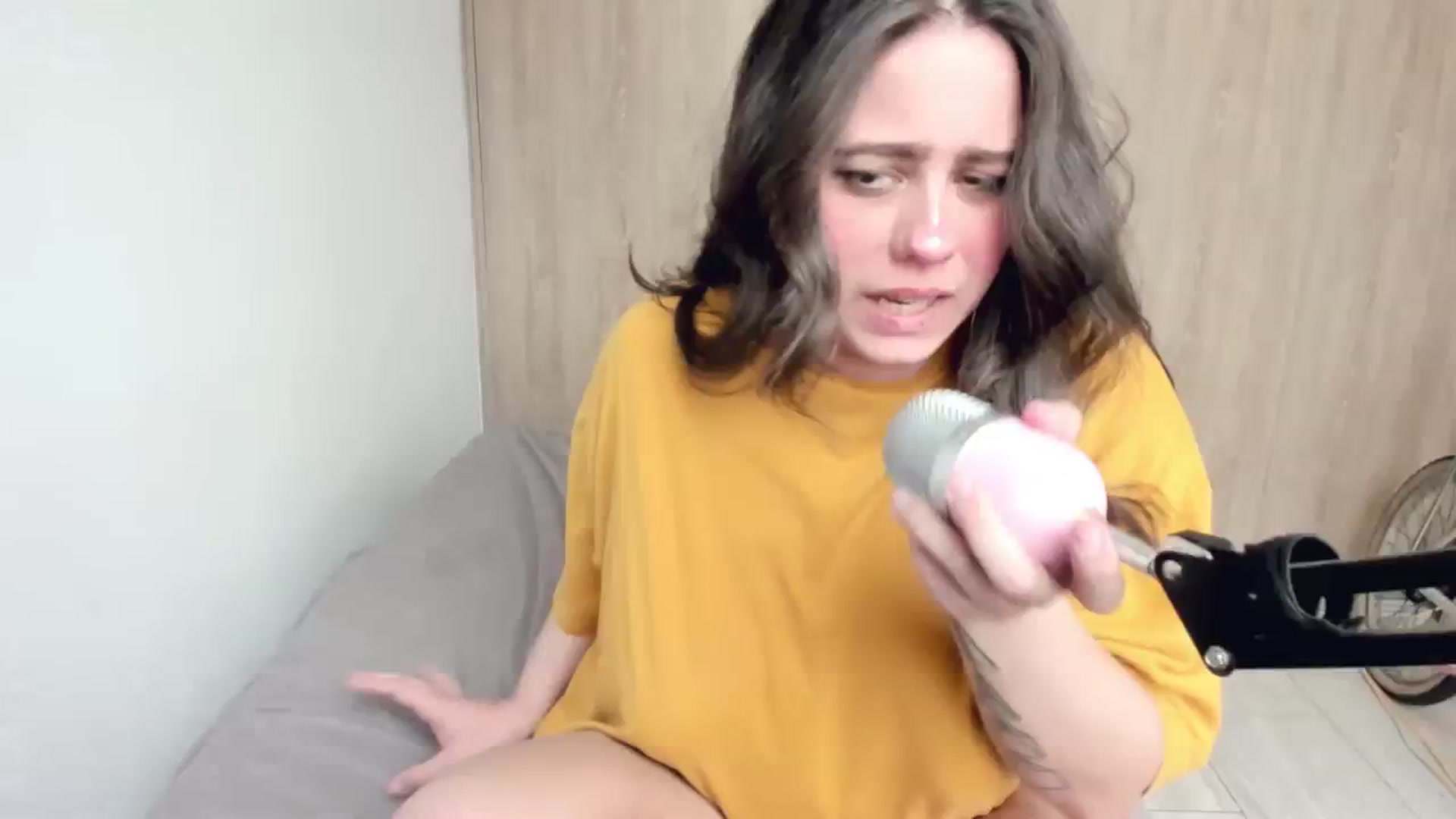 Gallery image thumbnail from ABlackBee's myfreecams stream on, 04/02/2024, 21:16 image 18 of 20