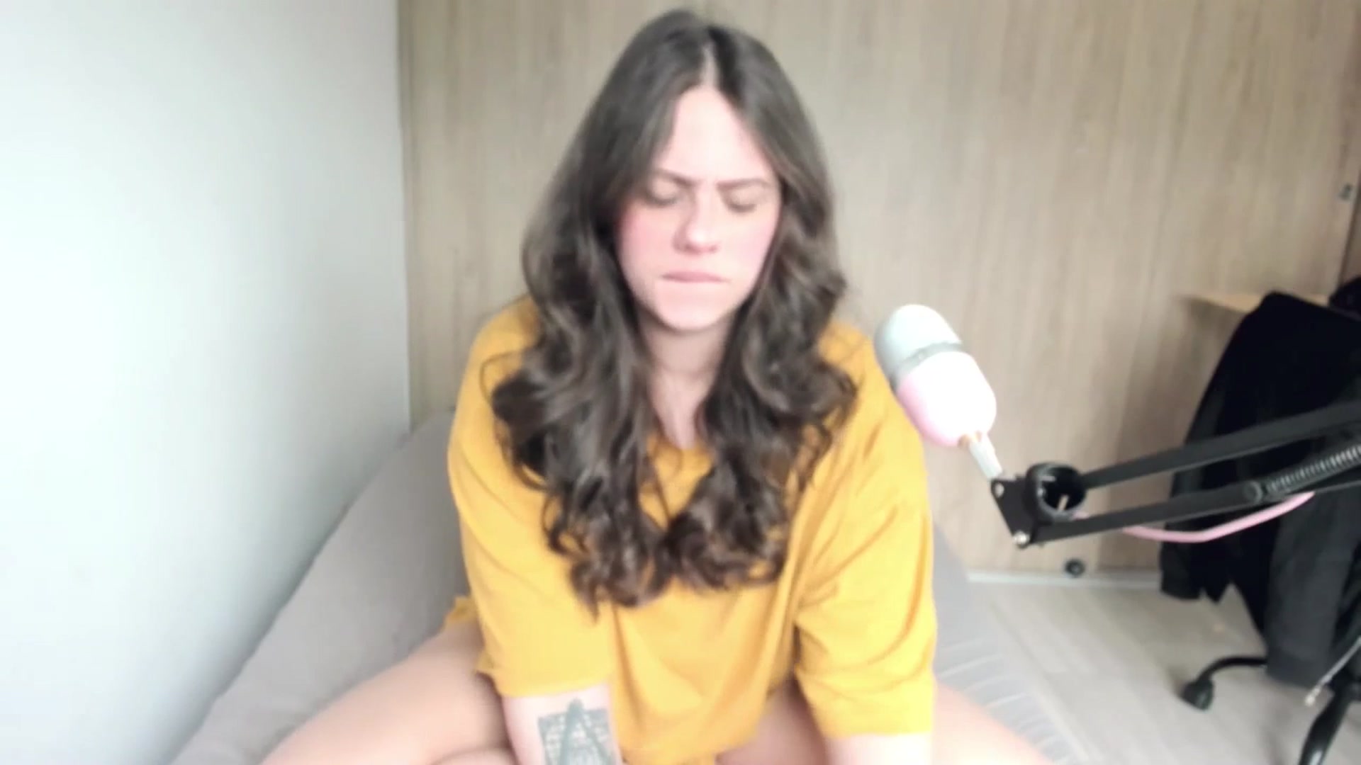 Gallery image thumbnail from ABlackBee's myfreecams stream on, 04/23/2024, 12:31 image 7 of 20