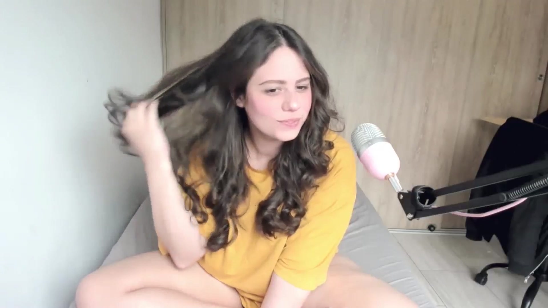 Gallery image thumbnail from ABlackBee's myfreecams stream on, 04/23/2024, 12:31 image 8 of 20