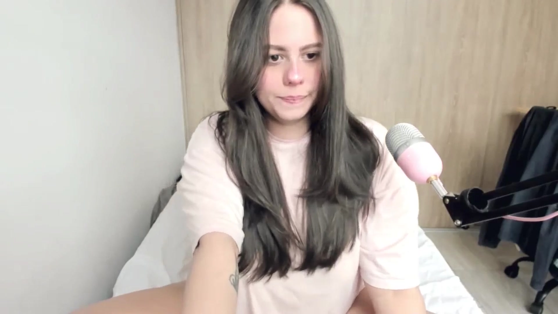 Gallery image thumbnail from ABlackBee's myfreecams stream on, 04/27/2024, 14:50 image 11 of 20