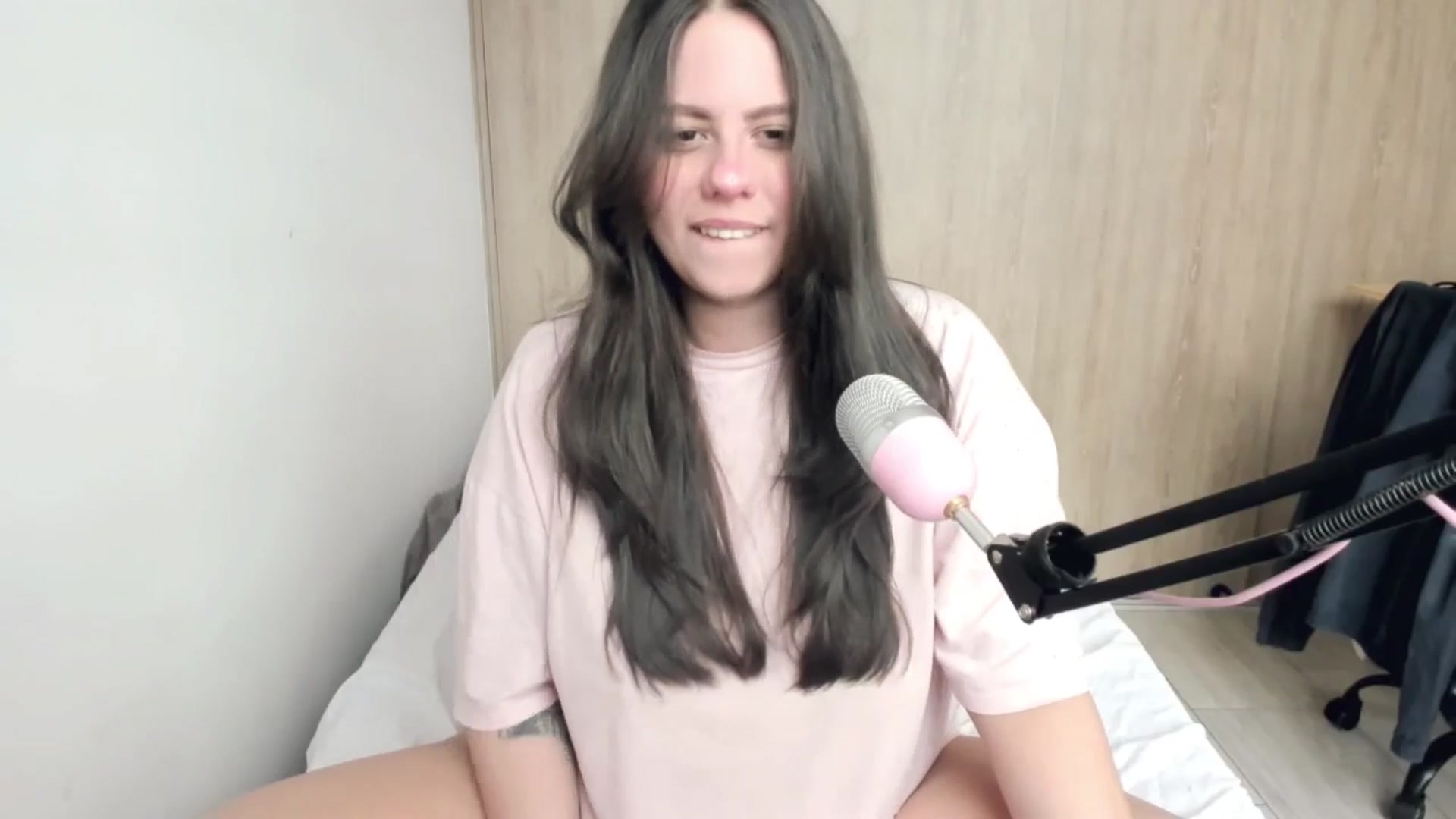 Gallery image thumbnail from ABlackBee's myfreecams stream on, 04/27/2024, 14:50 image 12 of 20