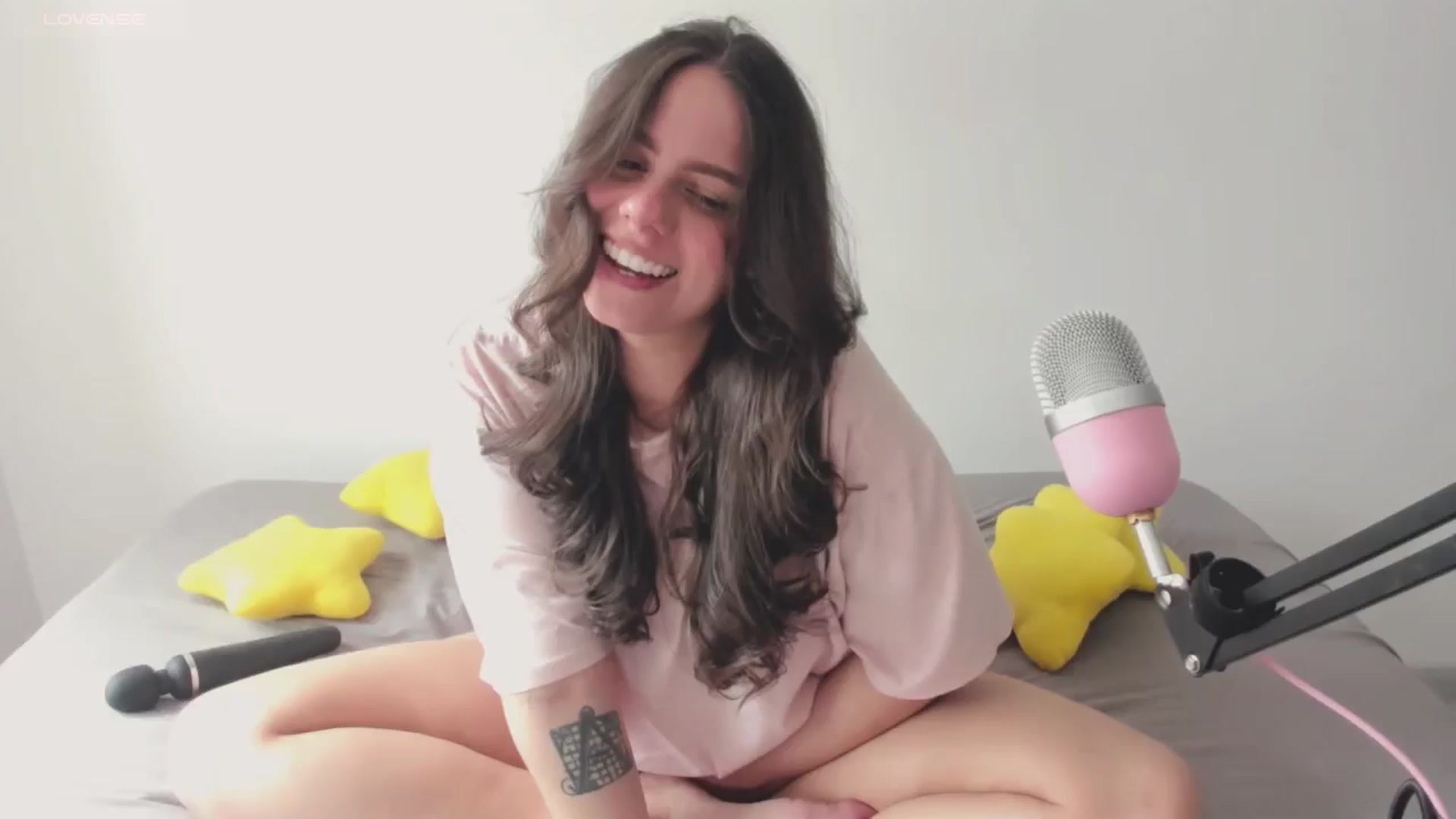 Gallery image thumbnail from ABlackBee's myfreecams stream on, 06/11/2024, 15:46 image 1 of 20