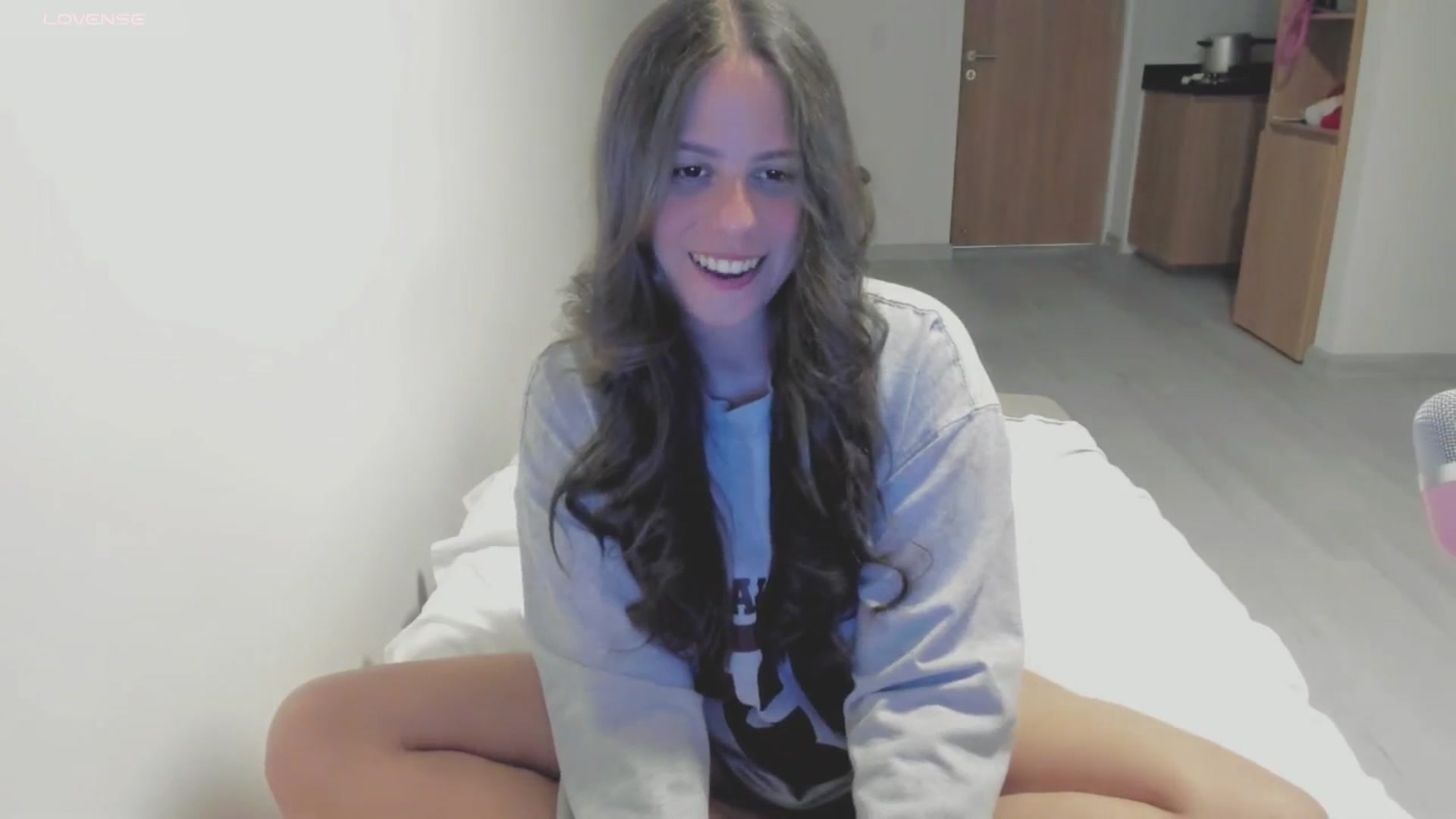 Gallery image thumbnail from ABlackBee's myfreecams stream on, 07/19/2024, 02:56 image 4 of 20