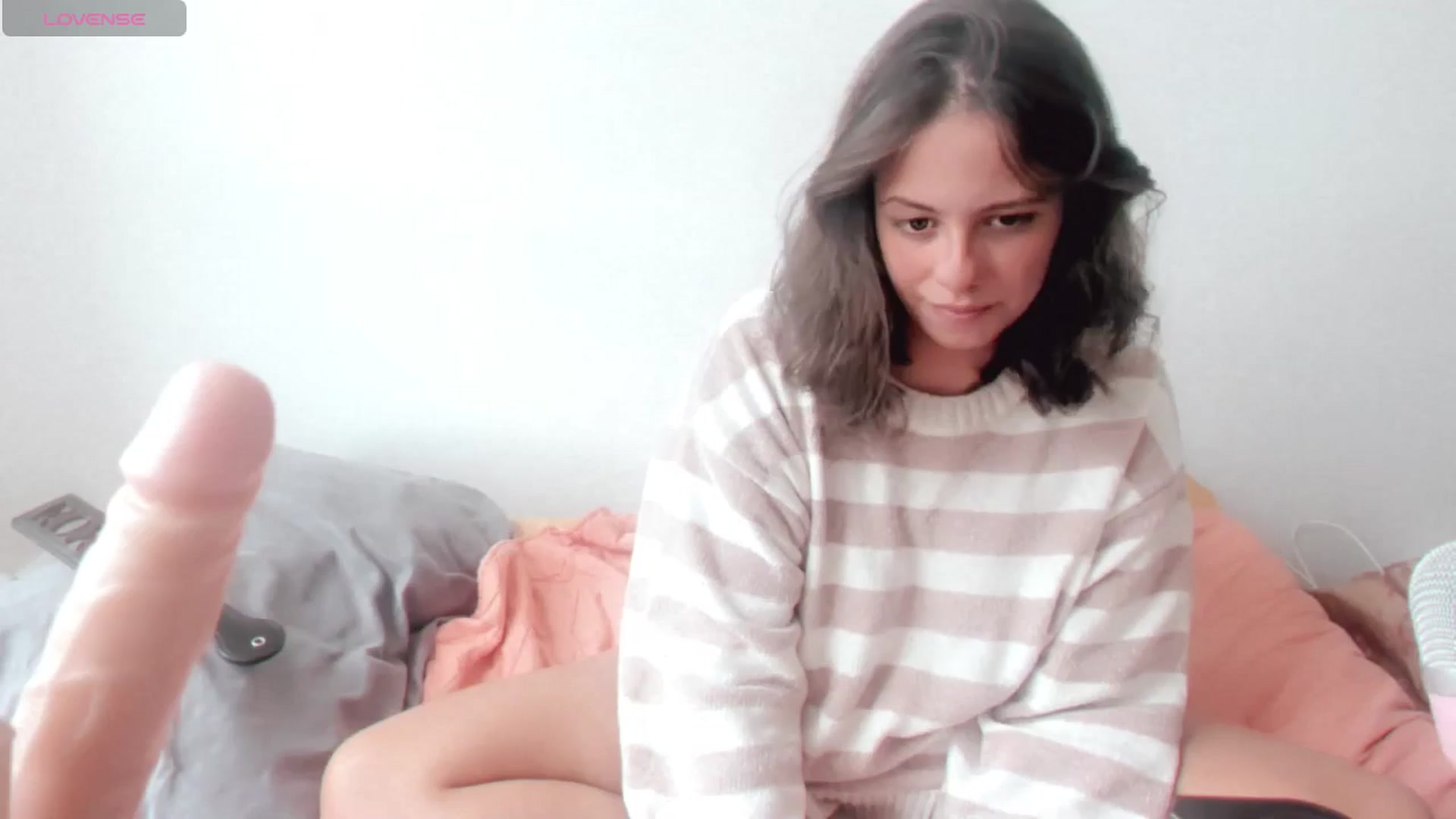 Gallery image thumbnail from ABlackBee's myfreecams stream on, 12/30/2024, 16:11 image 5 of 20