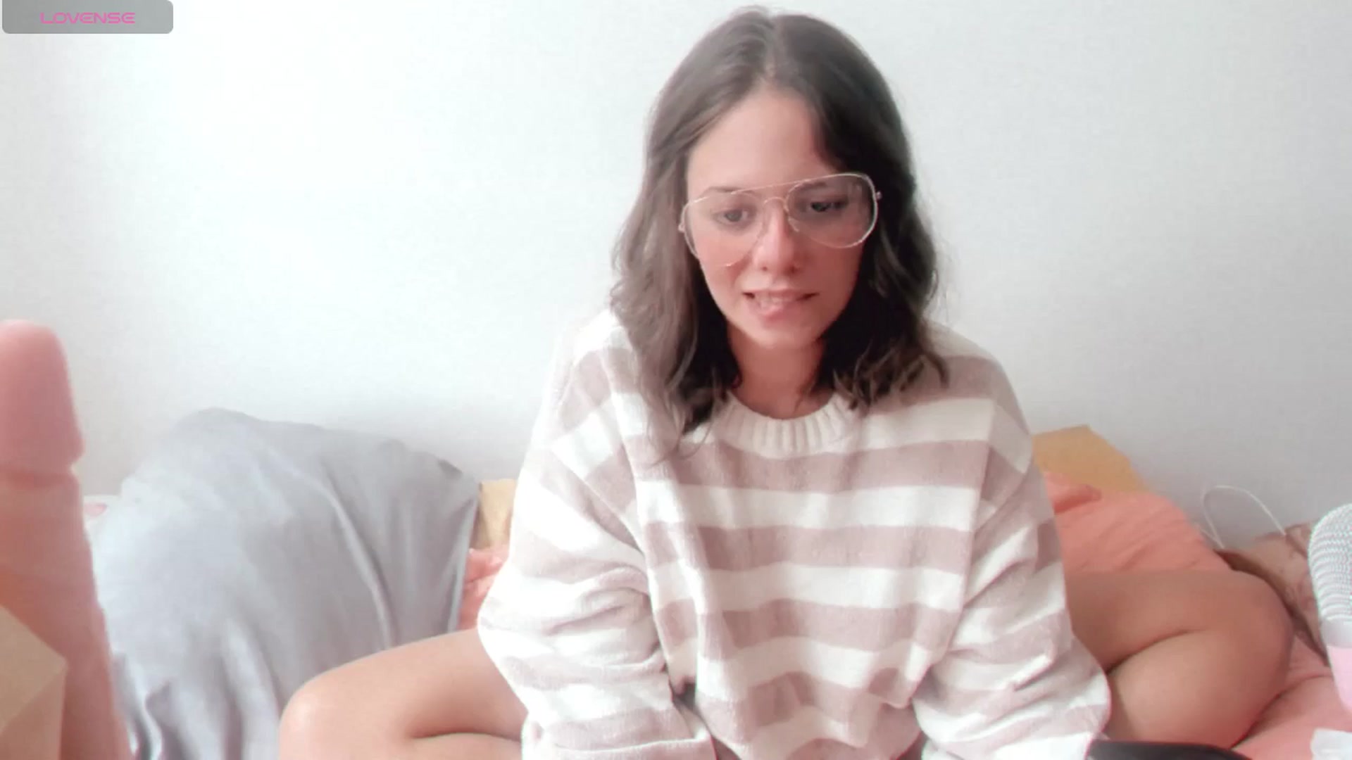 Gallery image thumbnail from ABlackBee's myfreecams stream on, 12/30/2024, 16:11 image 10 of 20