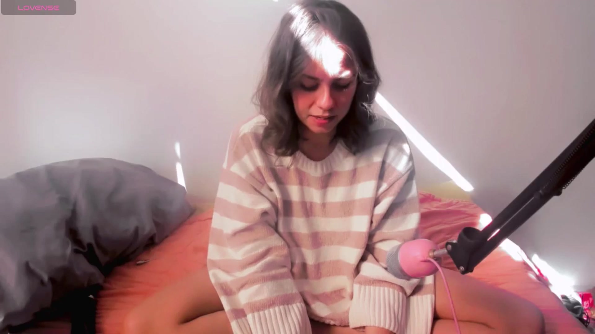 Gallery image thumbnail from ABlackBee's myfreecams stream on, 01/01/2025, 14:21 image 8 of 20