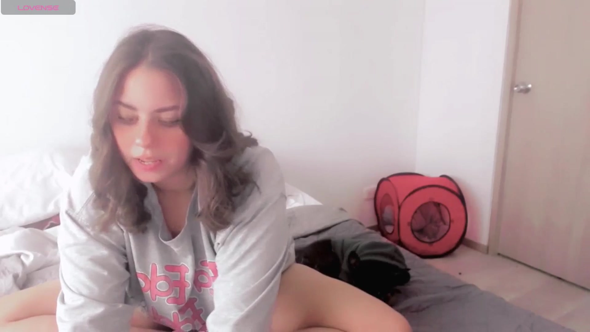Gallery image thumbnail from ABlackBee's myfreecams stream on, 05/27/2025, 22:15 image 6 of 20